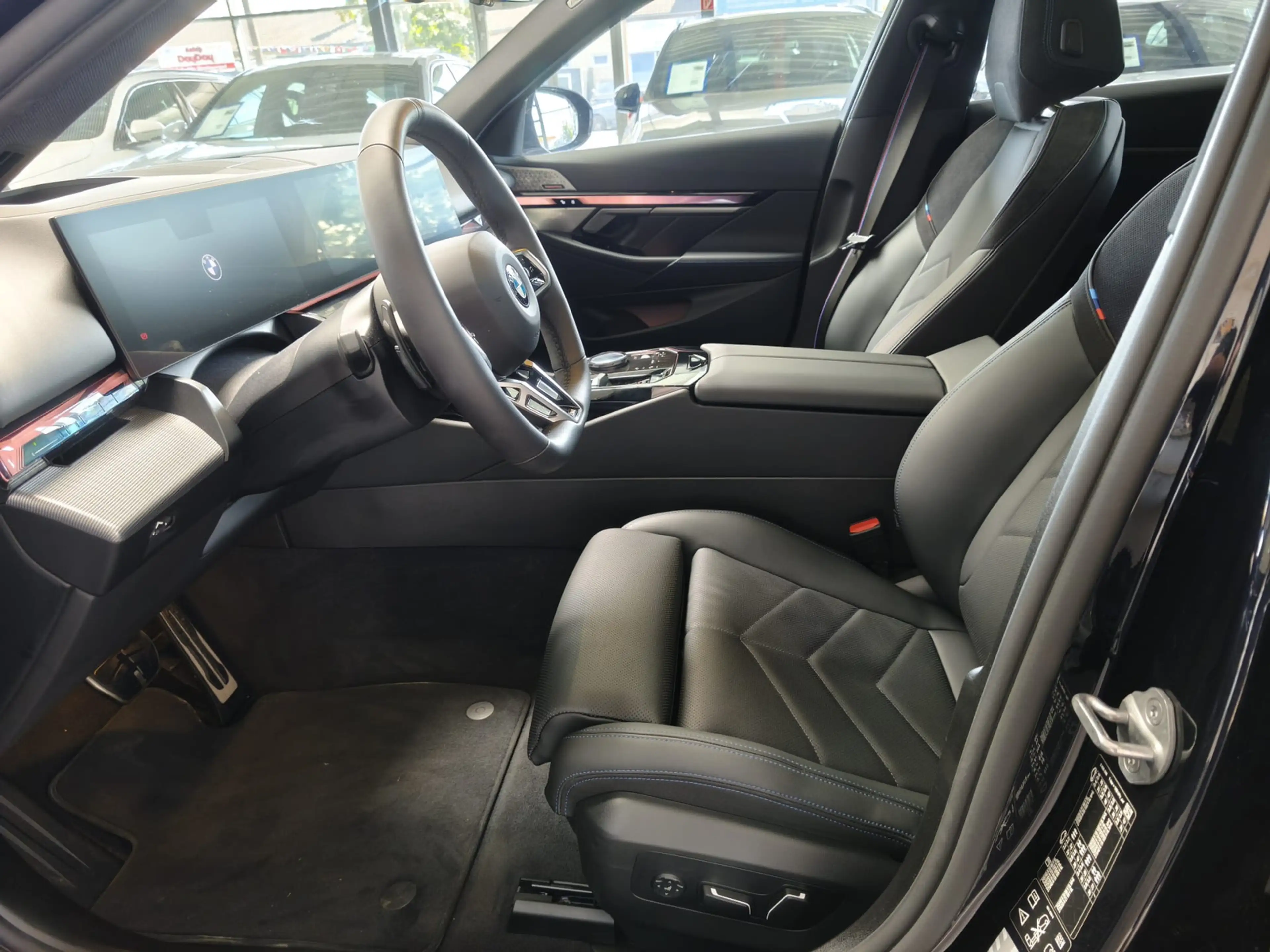 BMW 520 d xDr. M Sport Pro Tour AHK/Pano/360°/B&W/21"/HUD — photo 15