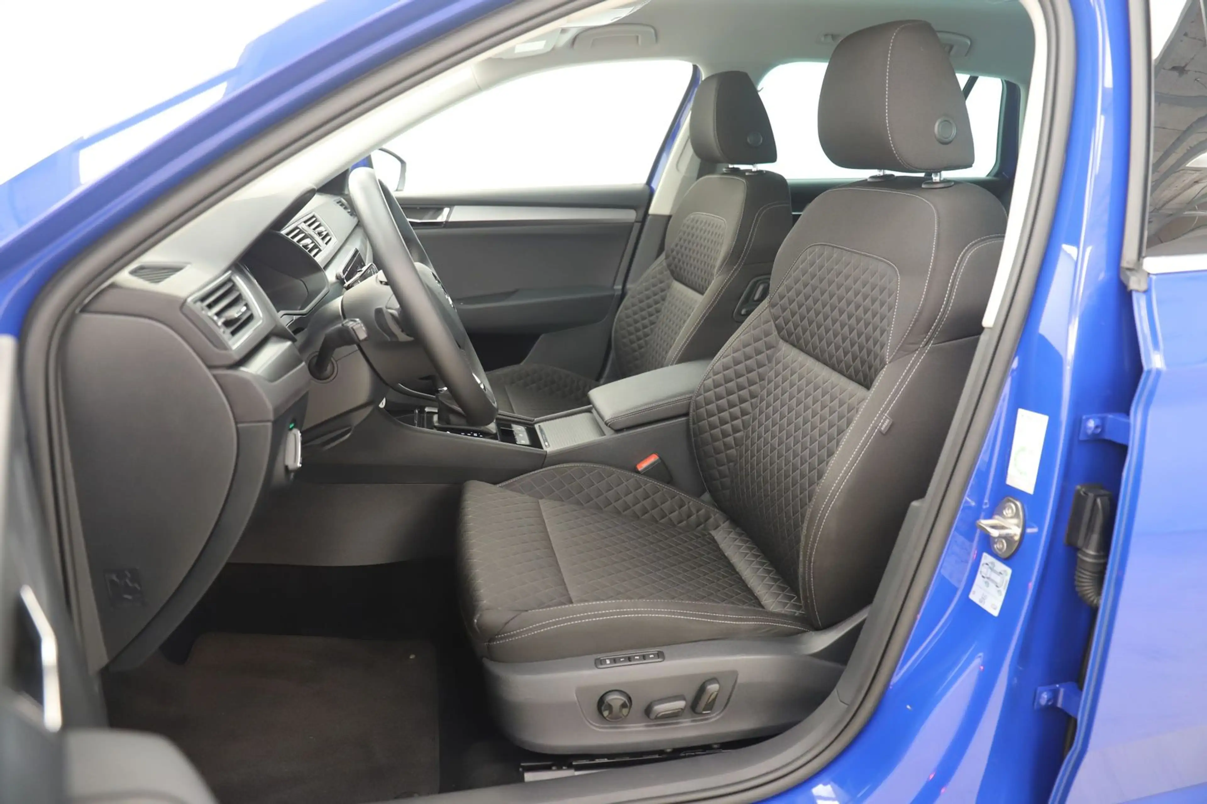 Skoda Superb 1.4TSI 150PS DSG Style Carplay AHK PDC — photo 10