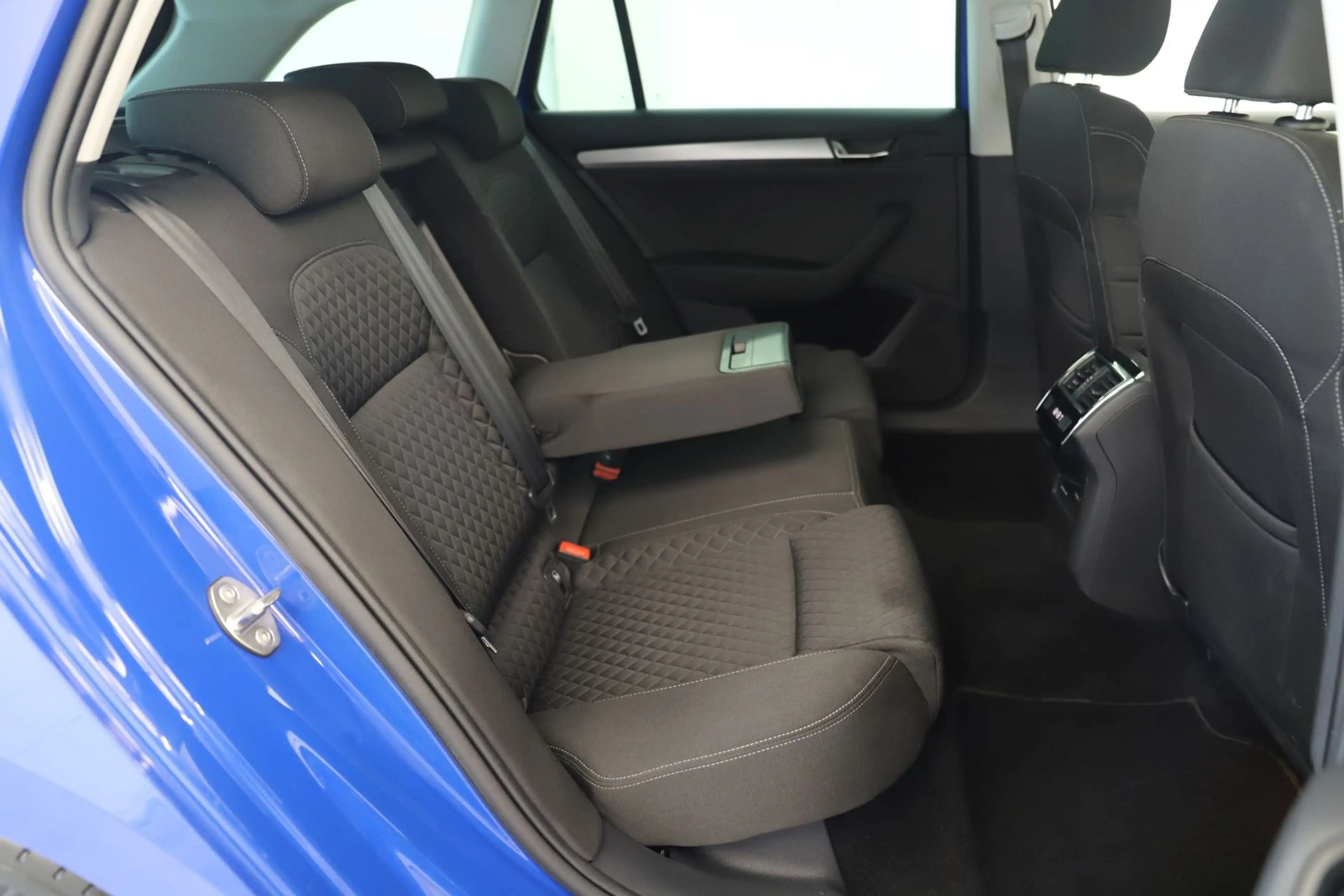 Skoda Superb 1.4TSI 150PS DSG Style Carplay AHK PDC — photo 13