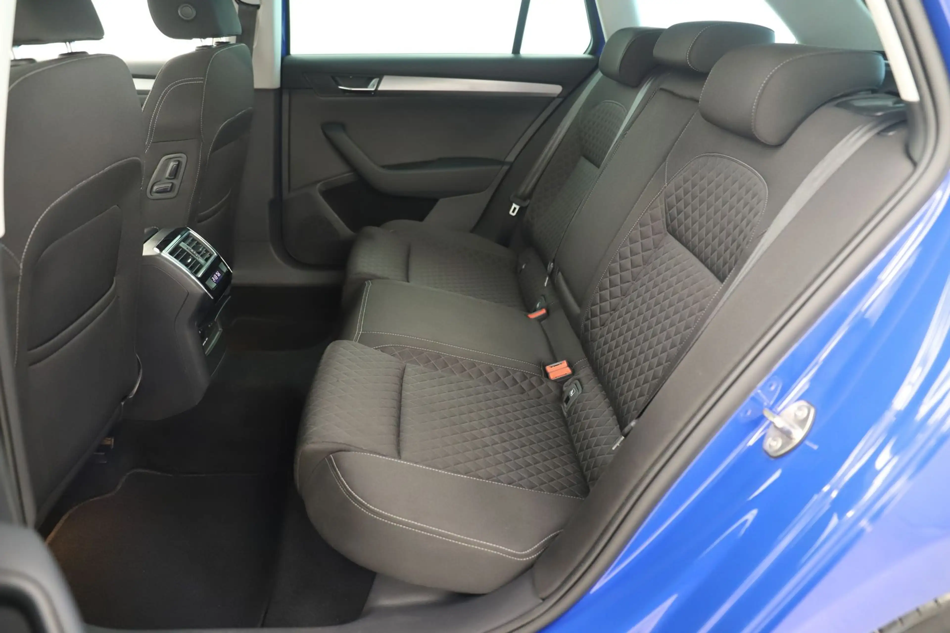 Skoda Superb 1.4TSI 150PS DSG Style Carplay AHK PDC — photo 12
