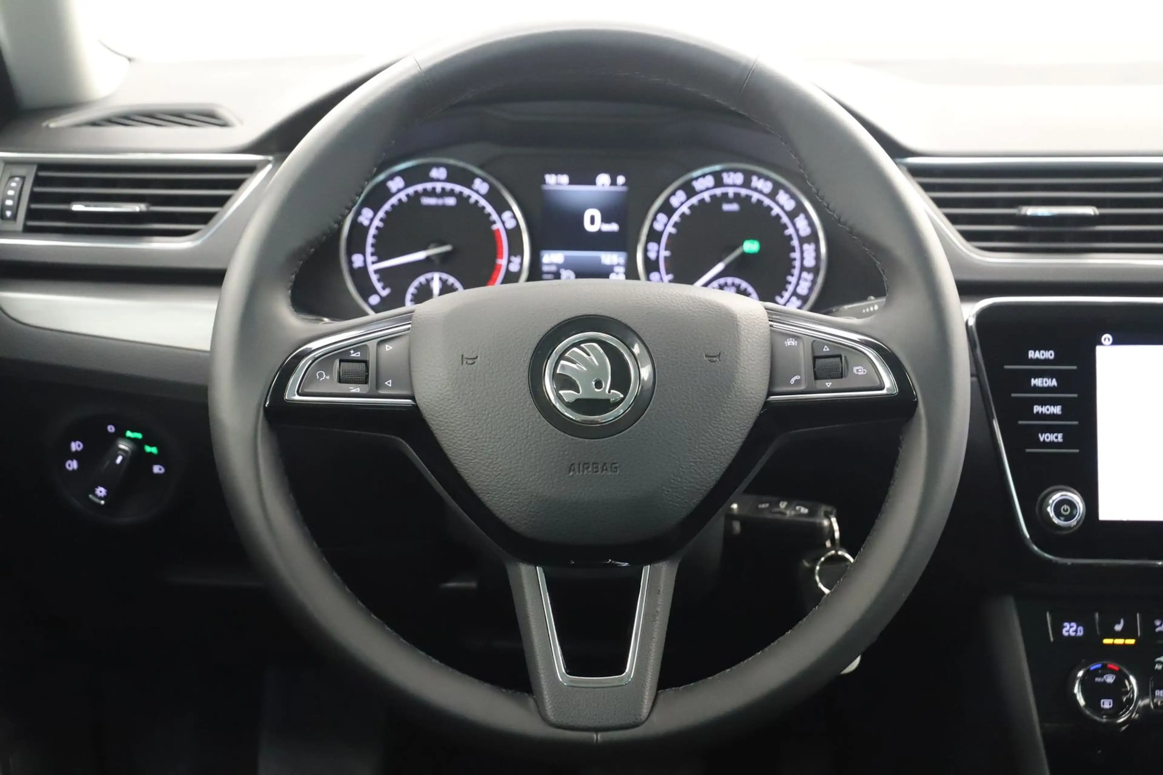 Skoda Superb 1.4TSI 150PS DSG Style Carplay AHK PDC — photo 14