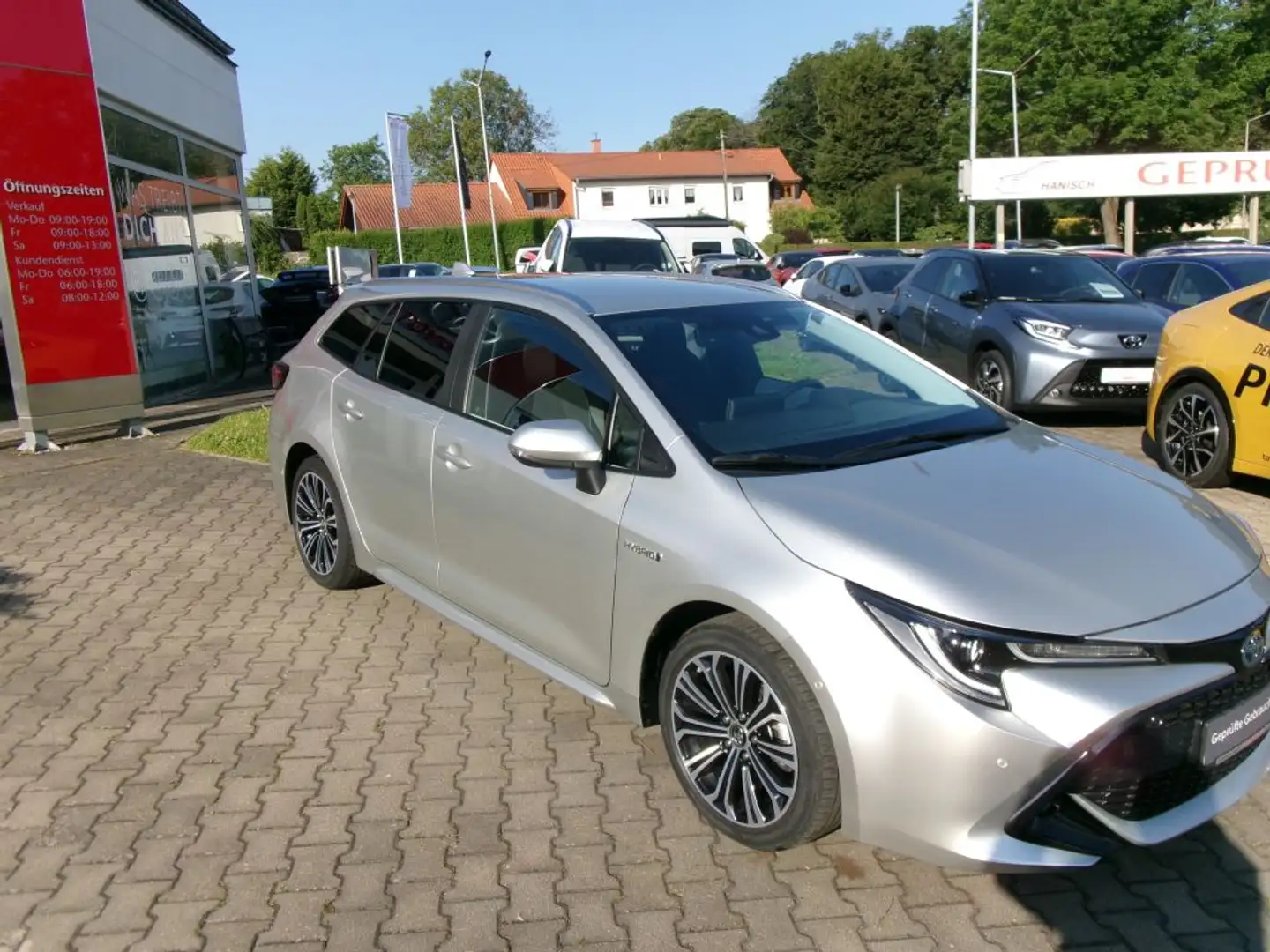 Toyota Corolla 1.8 Hybrid Touring Sports Club Silber - 2