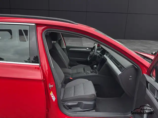 Volkswagen Passat view 14