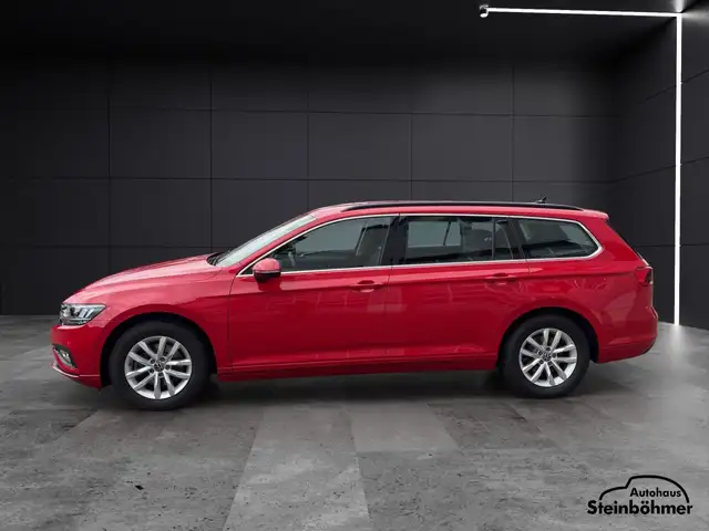 Volkswagen Passat view 3