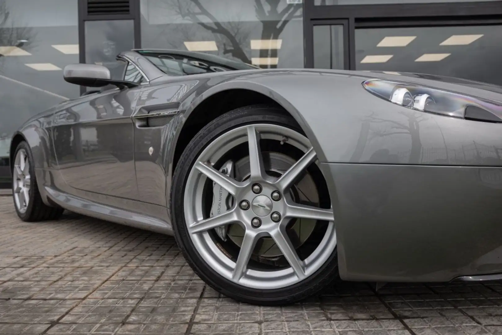 Aston Martin Vantage Descapotable Automático de 2 Puertas Gris - 2