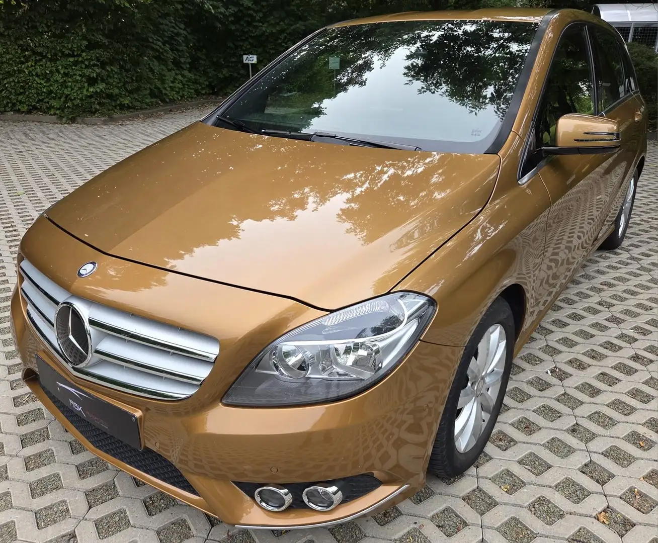 Mercedes-Benz B 180 *GARANTIE 1 AN*RADAR AV/ARR*NAVI*CUIR CHAUF*CRUISE Bronce - 1