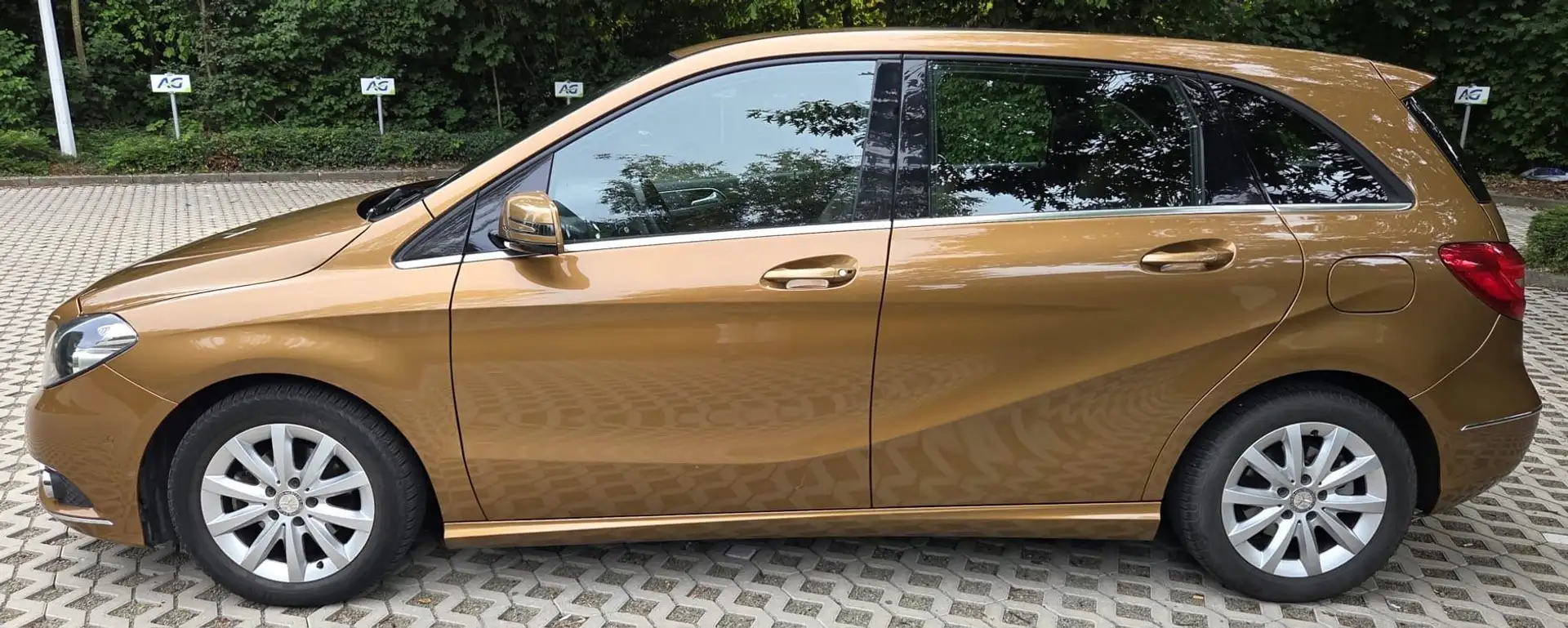 Mercedes-Benz B 180 *GARANTIE 1 AN*RADAR AV/ARR*NAVI*CUIR CHAUF*CRUISE Bronce - 2
