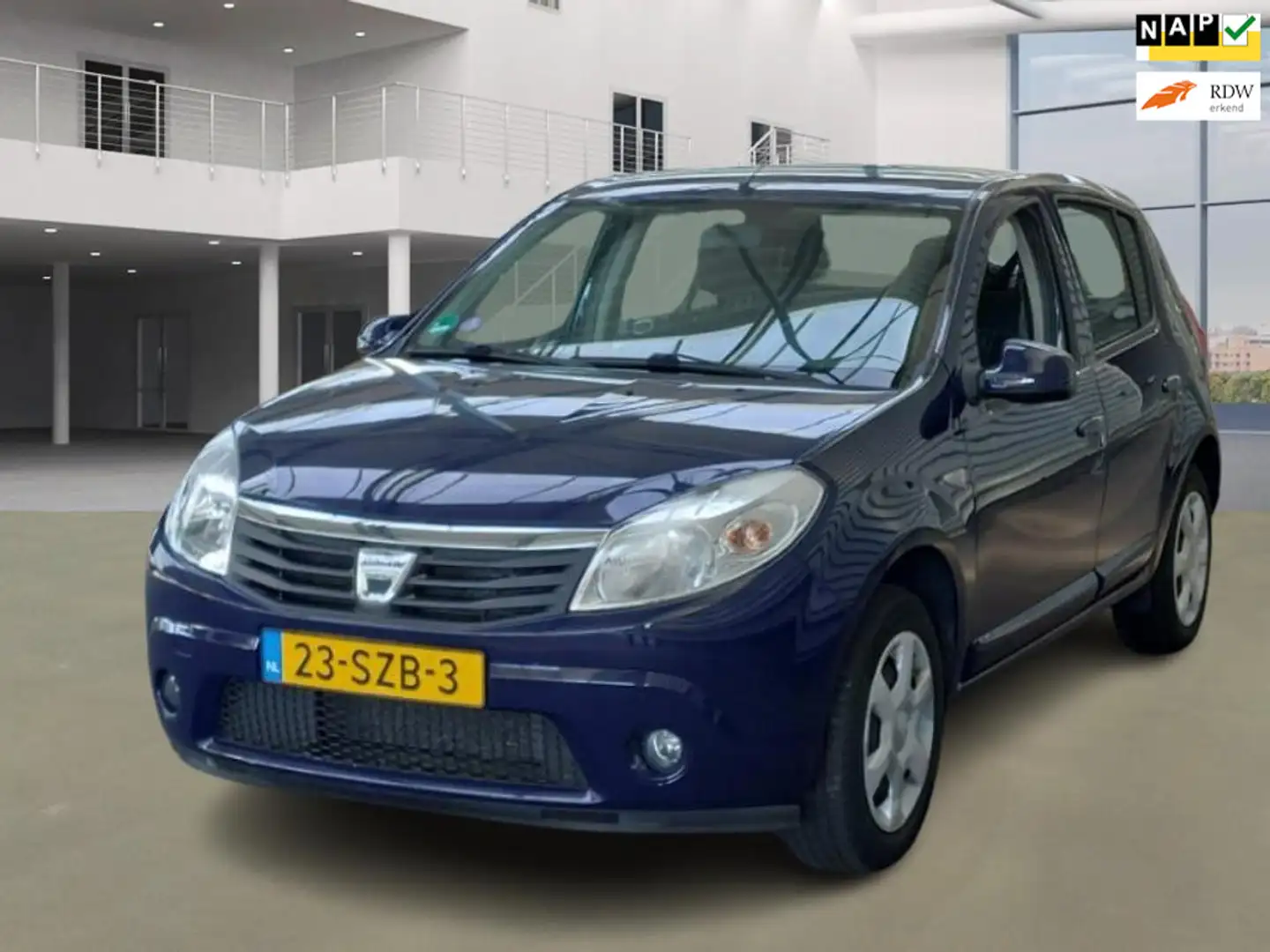 Dacia Sandero 1.2 Lauréate Blauw - 1