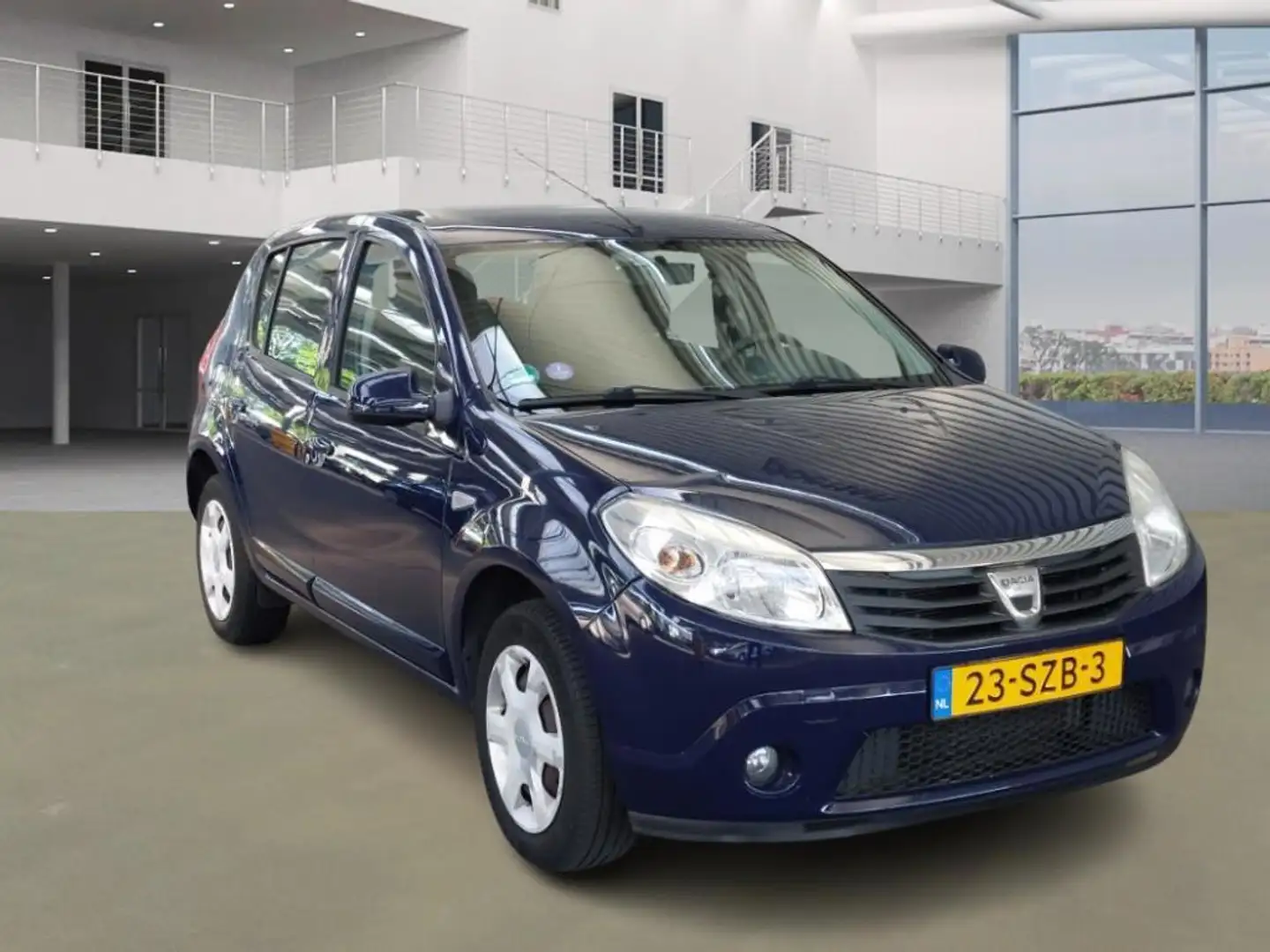 Dacia Sandero 1.2 Lauréate Blauw - 2