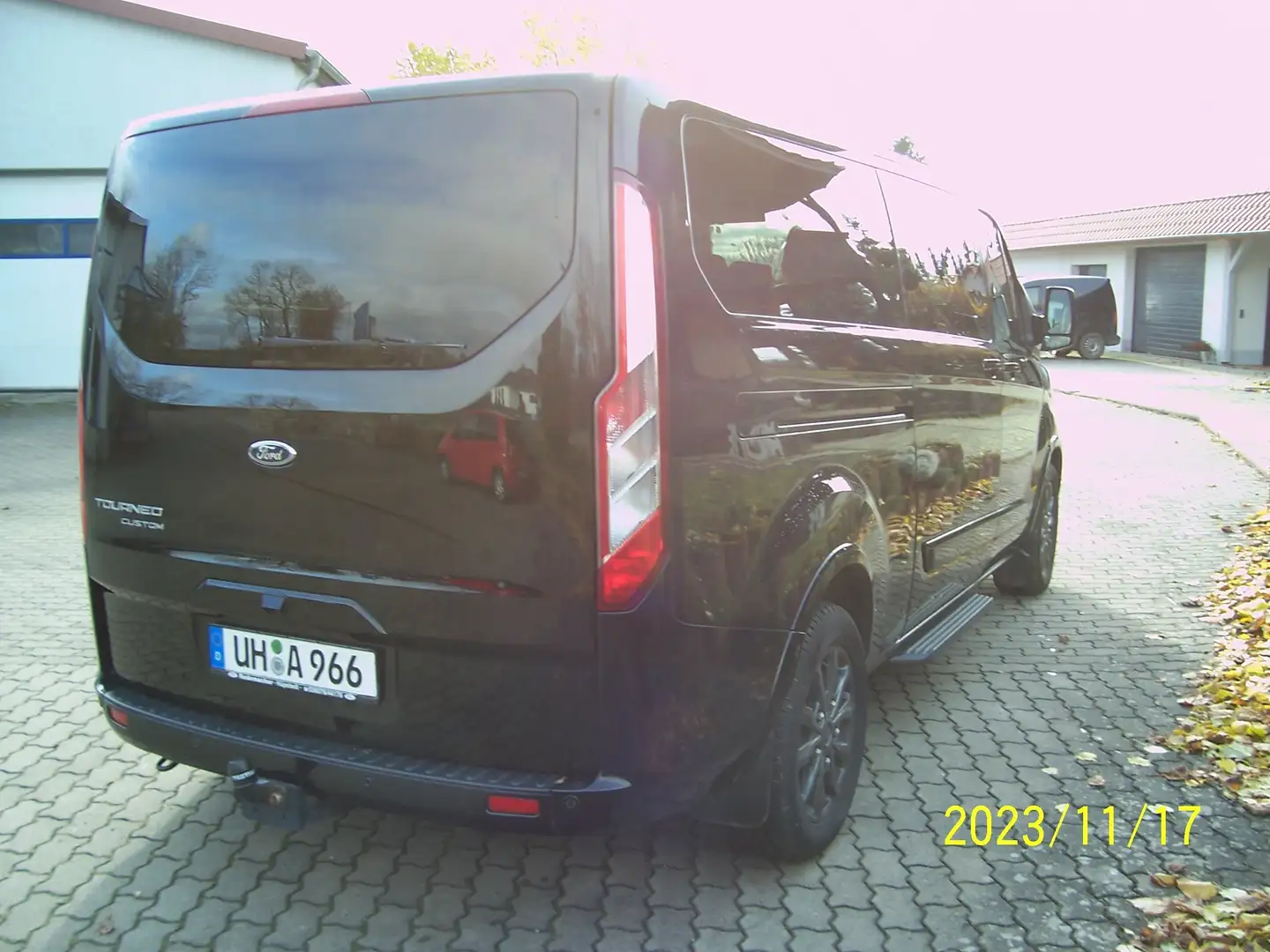 Ford Tourneo Custom 310 L2H1 VA Titanium Zwart - 2