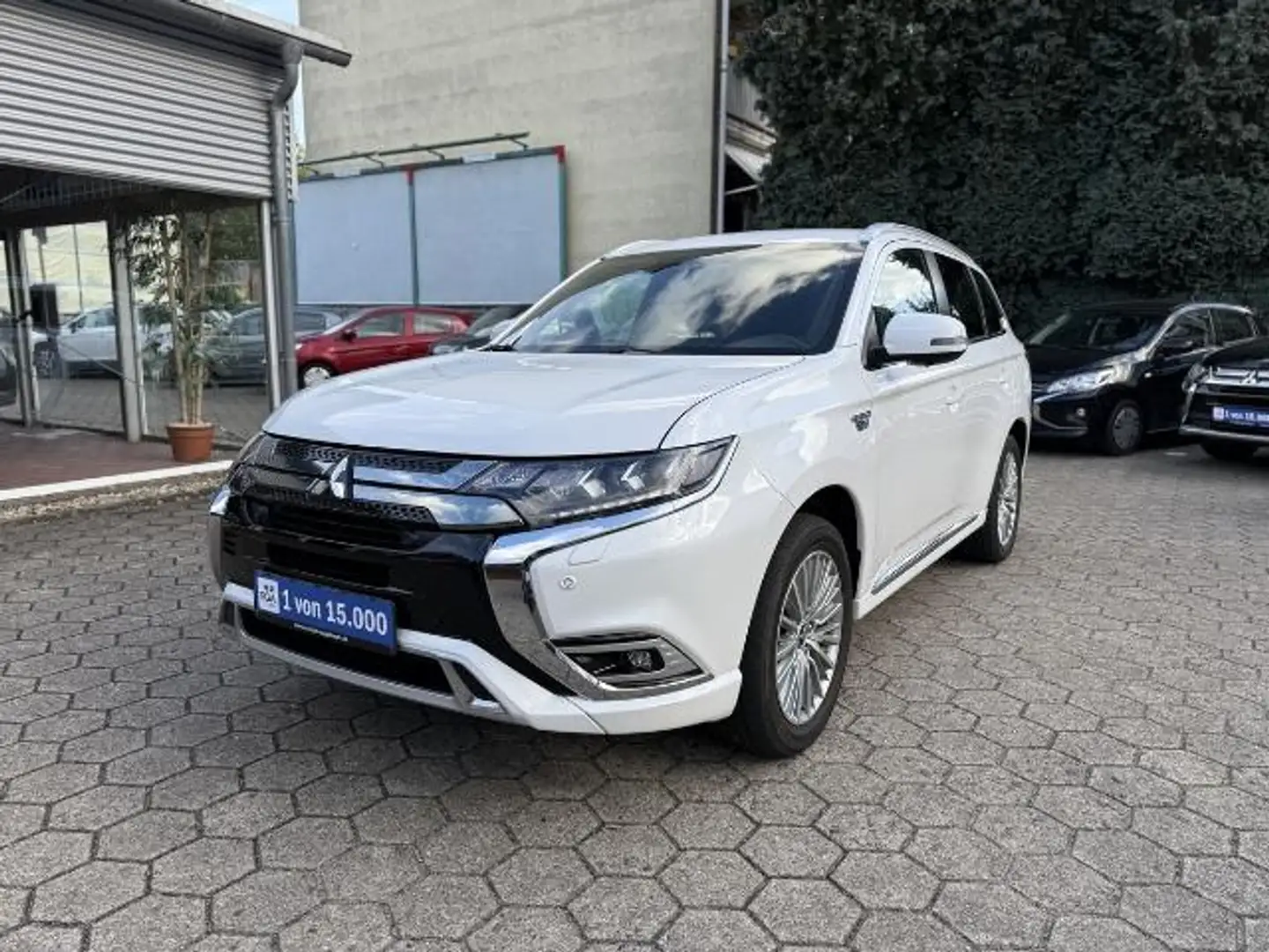 Mitsubishi Outlander Plus mit Spirit Paket 4WD. WR. SR. Weiß - 1