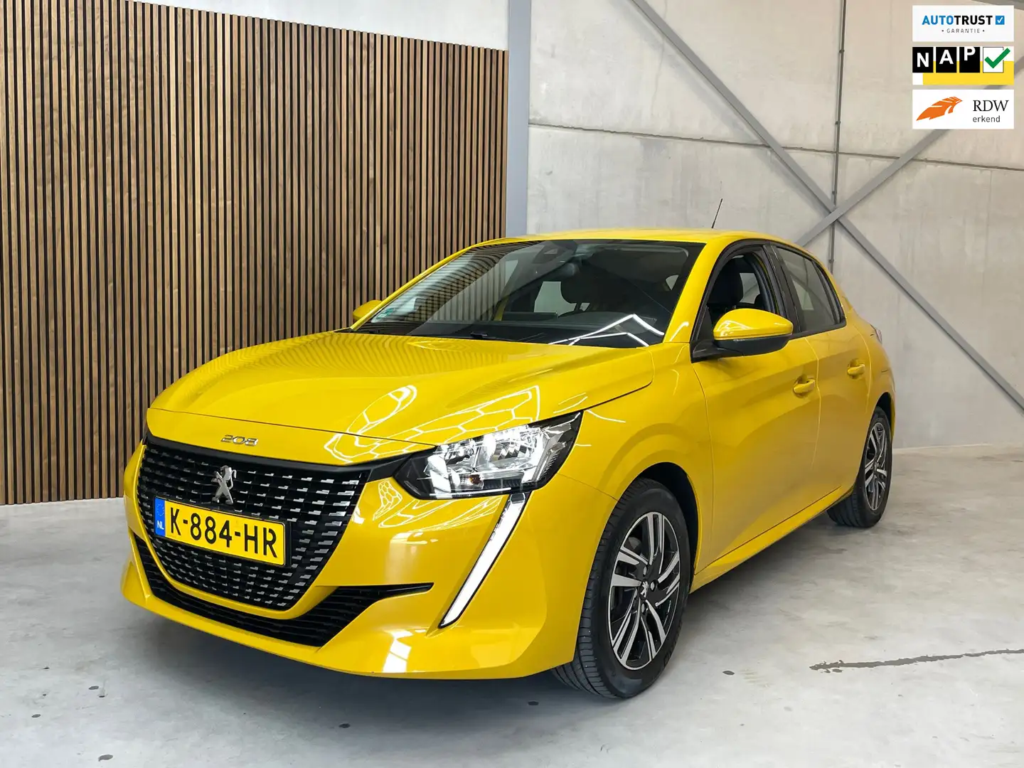 Peugeot 208 1.2 Turbo Allure 102 PK Jaune - 1