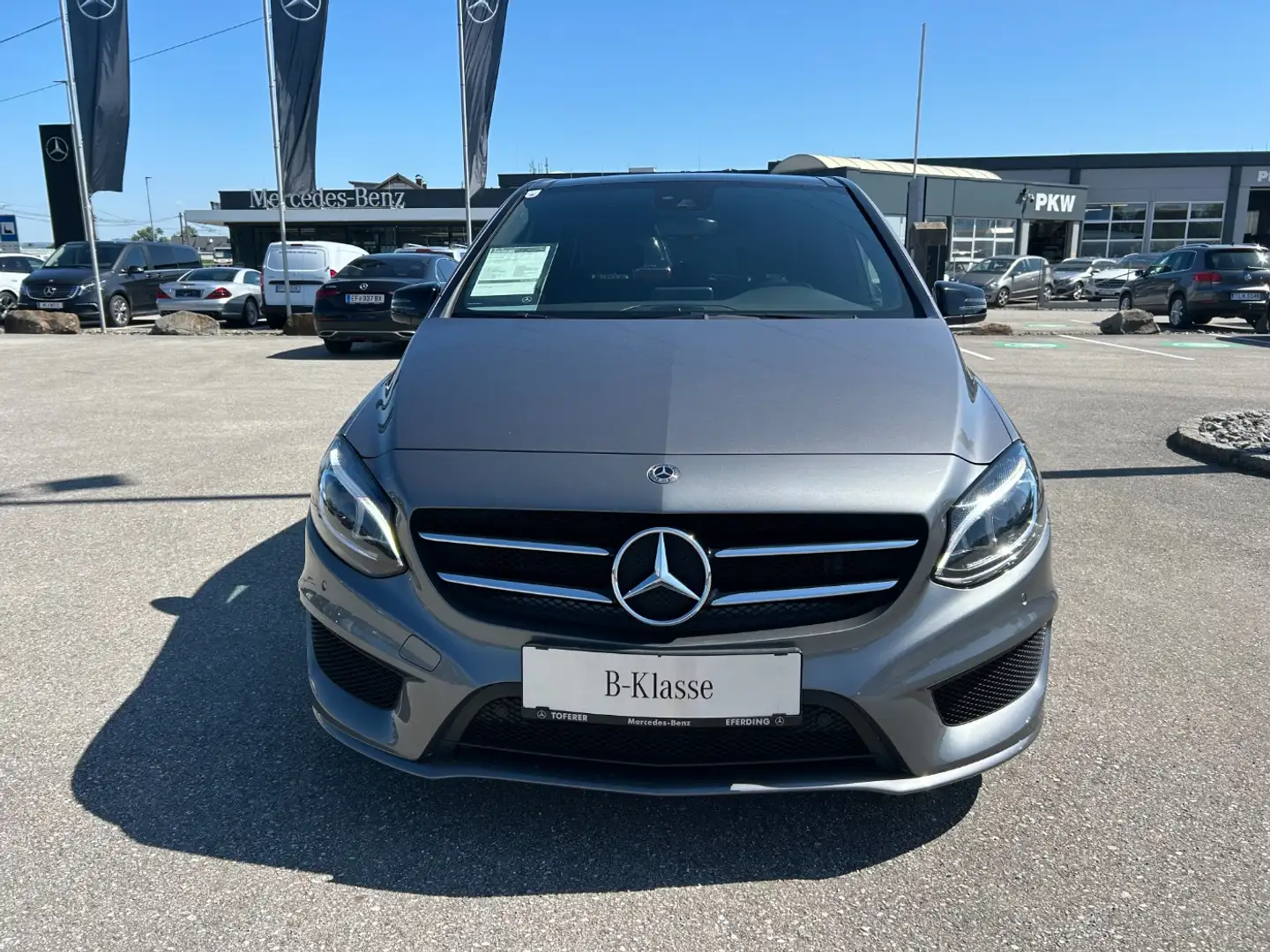 Mercedes-Benz B 200 d 4MATIC AMG Line AMG Pano Night PTS Shz Grijs - 2