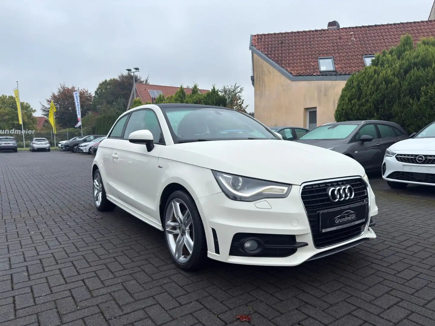 Audi A1 S line Sportpaket/Navi/Panorama/SHZ Weiß - 2