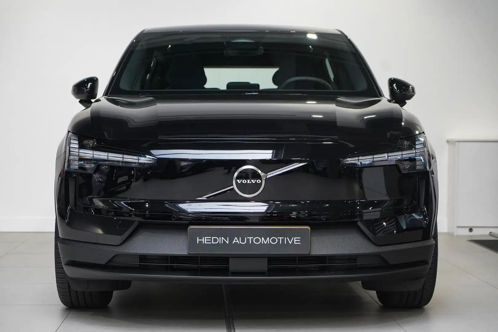 Volvo EX30 Single Motor Extended Range Plus 272pk | Verwarmba Zwart - 2