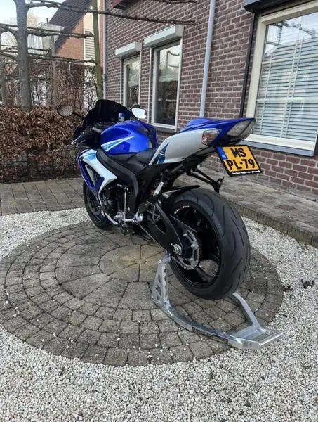 Suzuki GSX-R 750 - foto 4