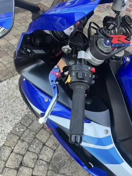 Suzuki GSX-R 750 - foto 6