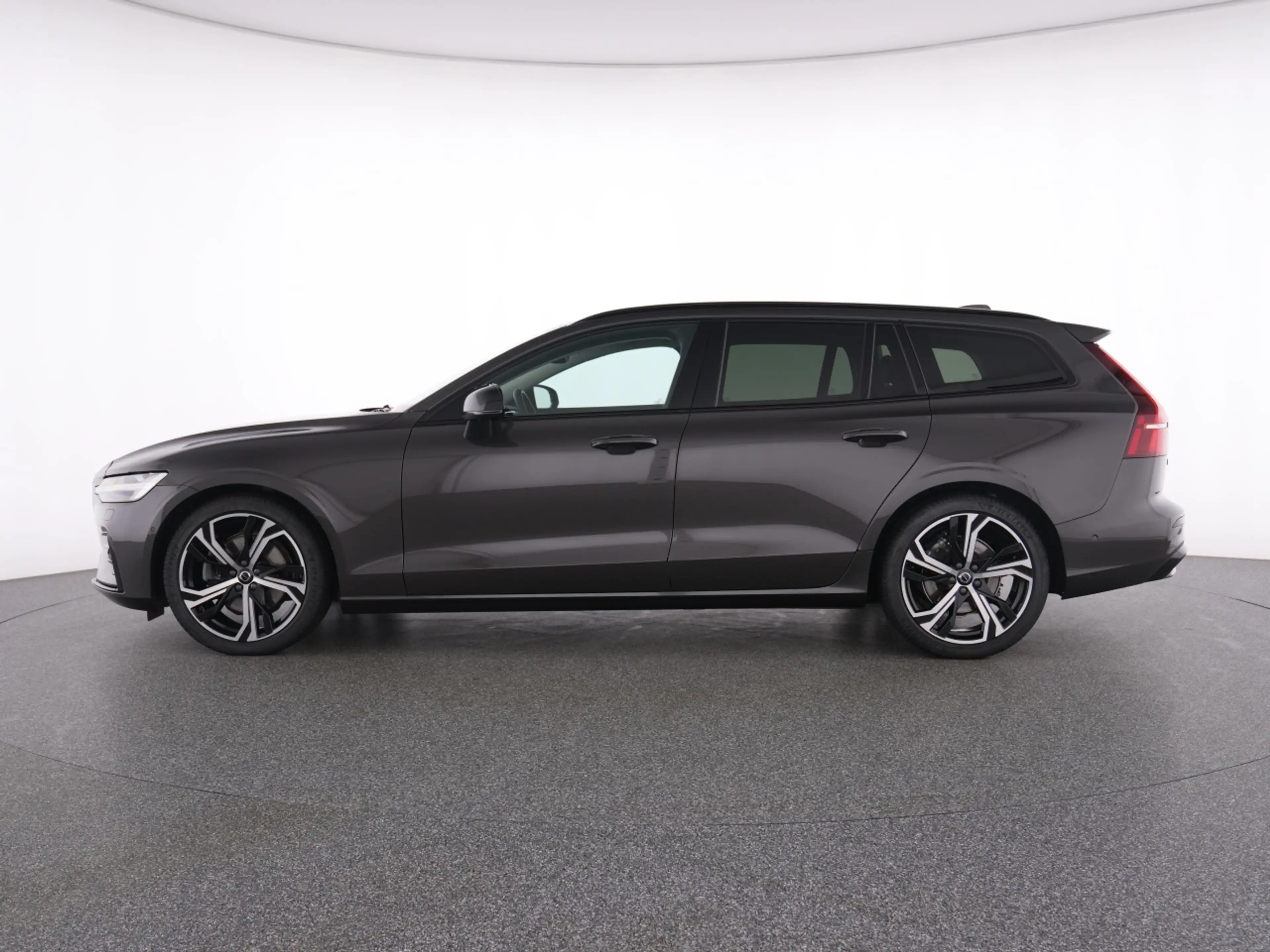Volvo V60 B4  Plus Dark+FAP+HKSOUND+LM19+MET+WINTERPAK — photo 11