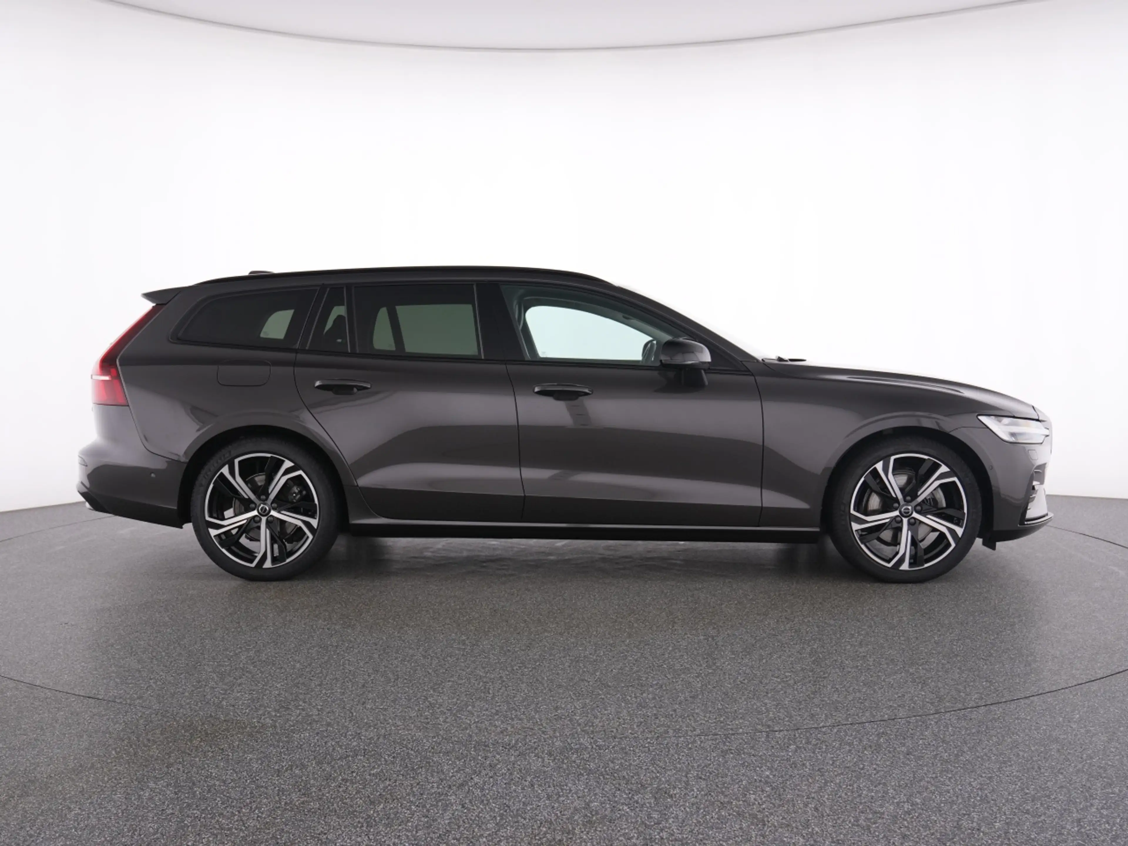Volvo V60 B4  Plus Dark+FAP+HKSOUND+LM19+MET+WINTERPAK — photo 12
