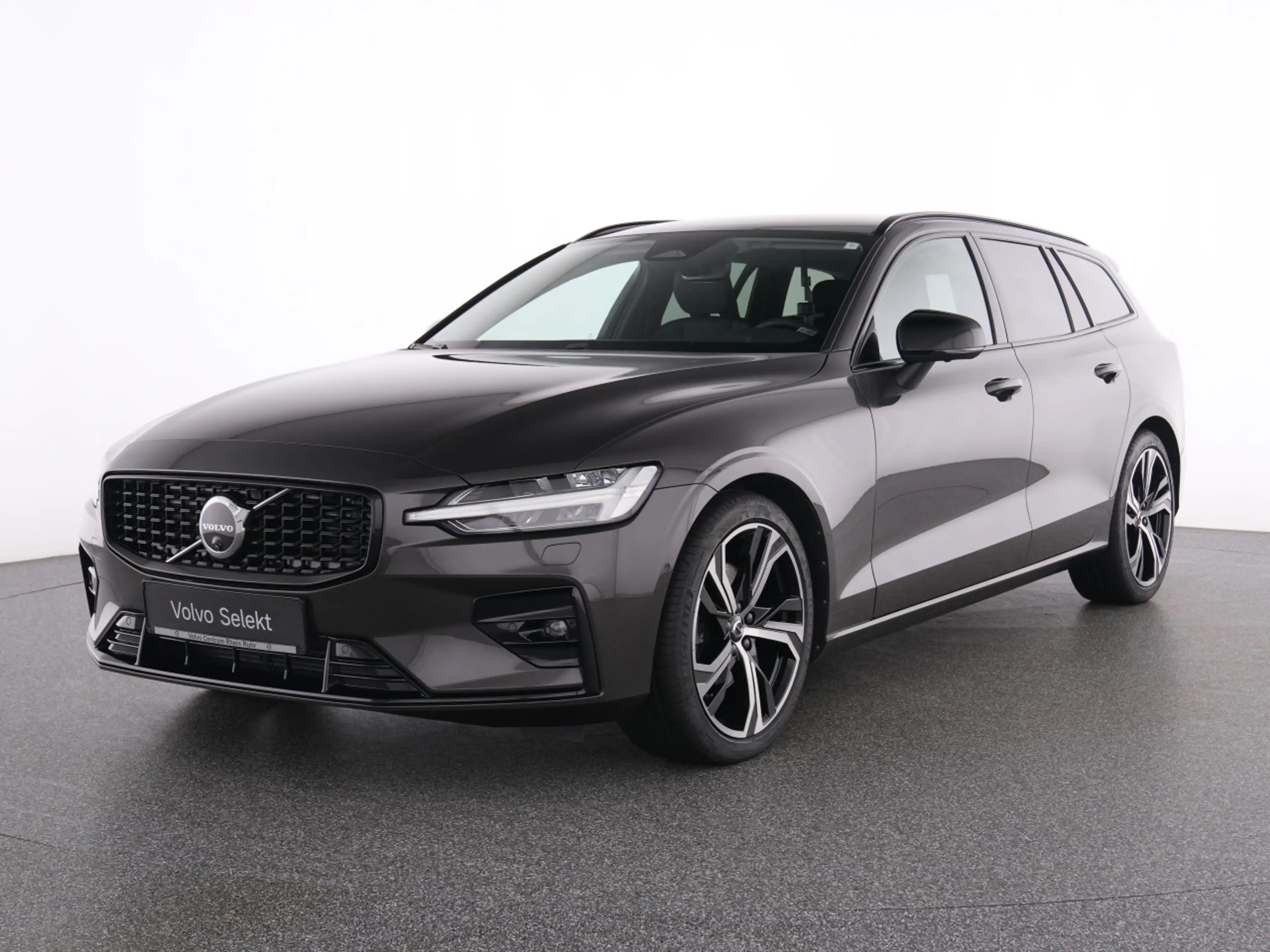 Volvo V60 B4  Plus Dark+FAP+HKSOUND+LM19+MET+WINTERPAK — photo 2