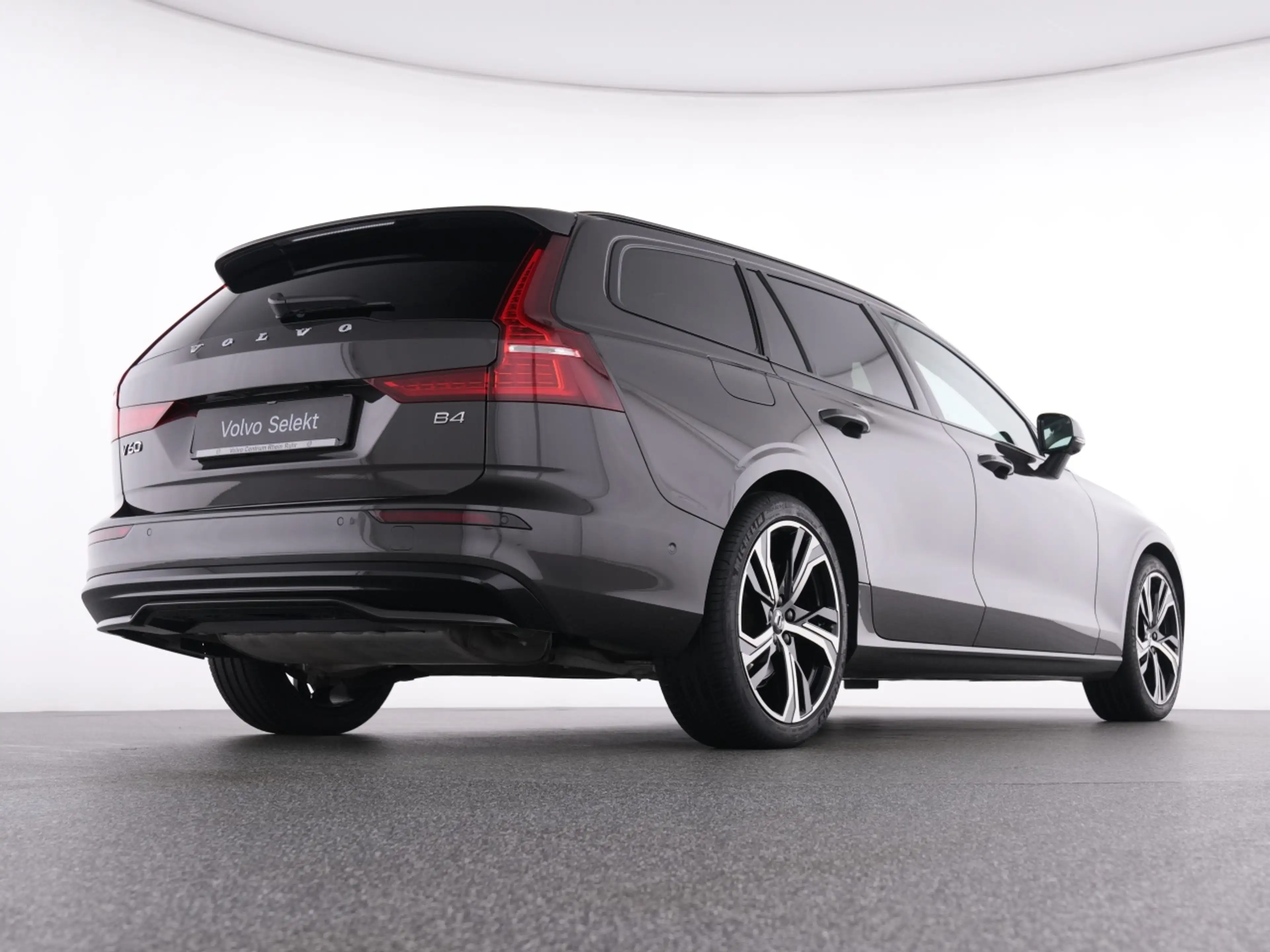 Volvo V60 B4  Plus Dark+FAP+HKSOUND+LM19+MET+WINTERPAK — photo 8