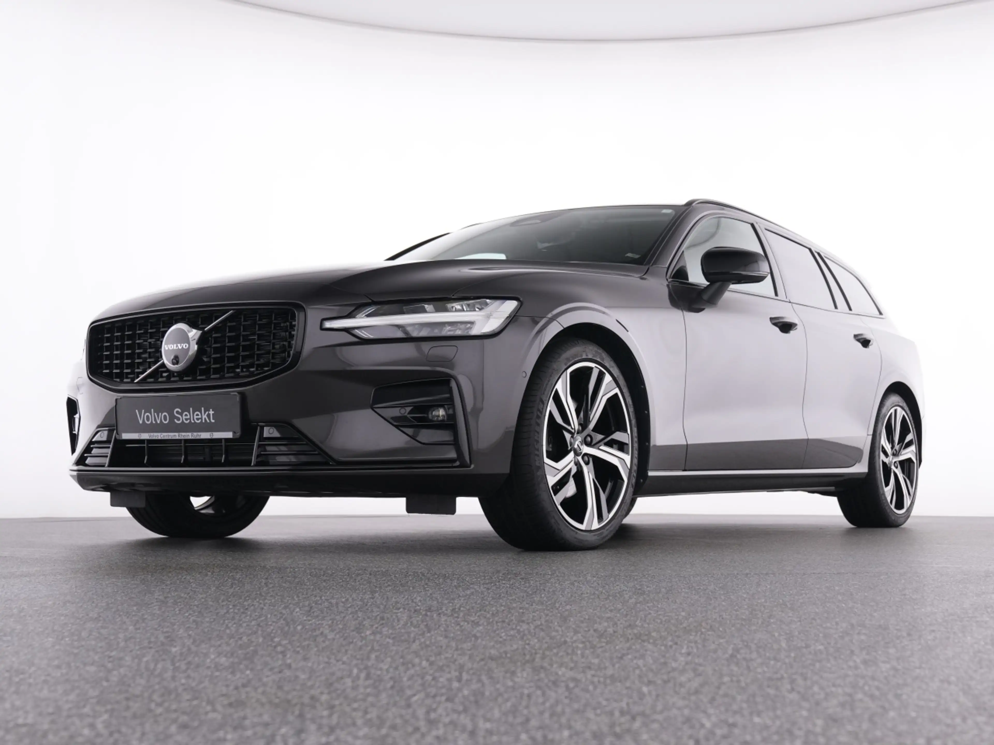 Volvo V60 B4  Plus Dark+FAP+HKSOUND+LM19+MET+WINTERPAK — photo 7