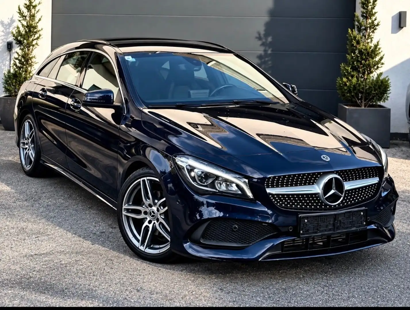 Mercedes-Benz CLA 200 d Shooting Brake *AMG*MEGA Blau - 2