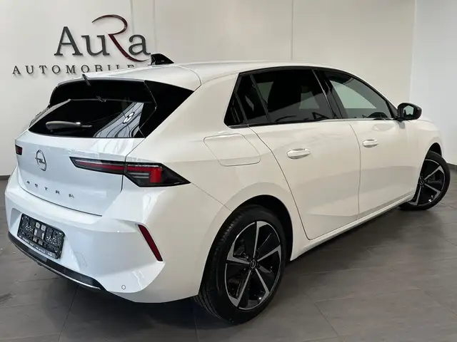 Opel Astra view 4