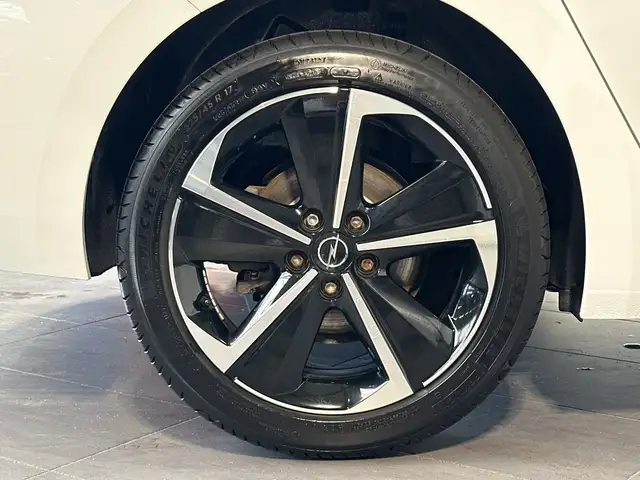 Opel Astra view 3