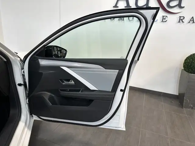 Opel Astra view 7