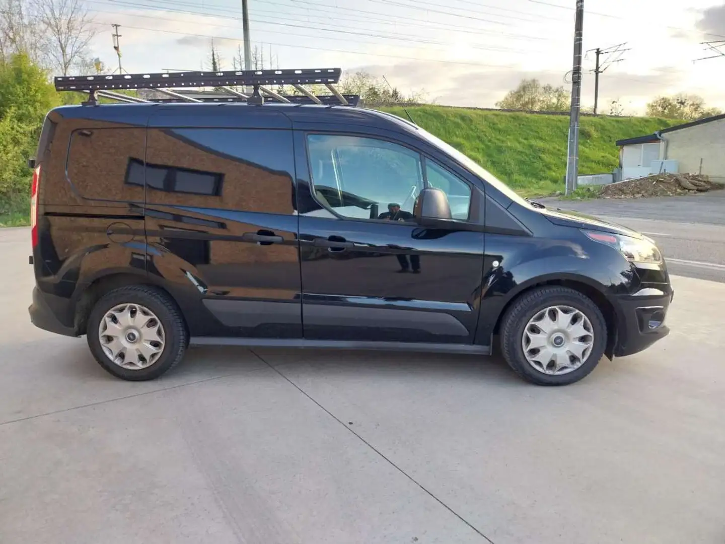 Ford Focus Transit Connect 1.5 TDCI 100 Business Siyah - 2