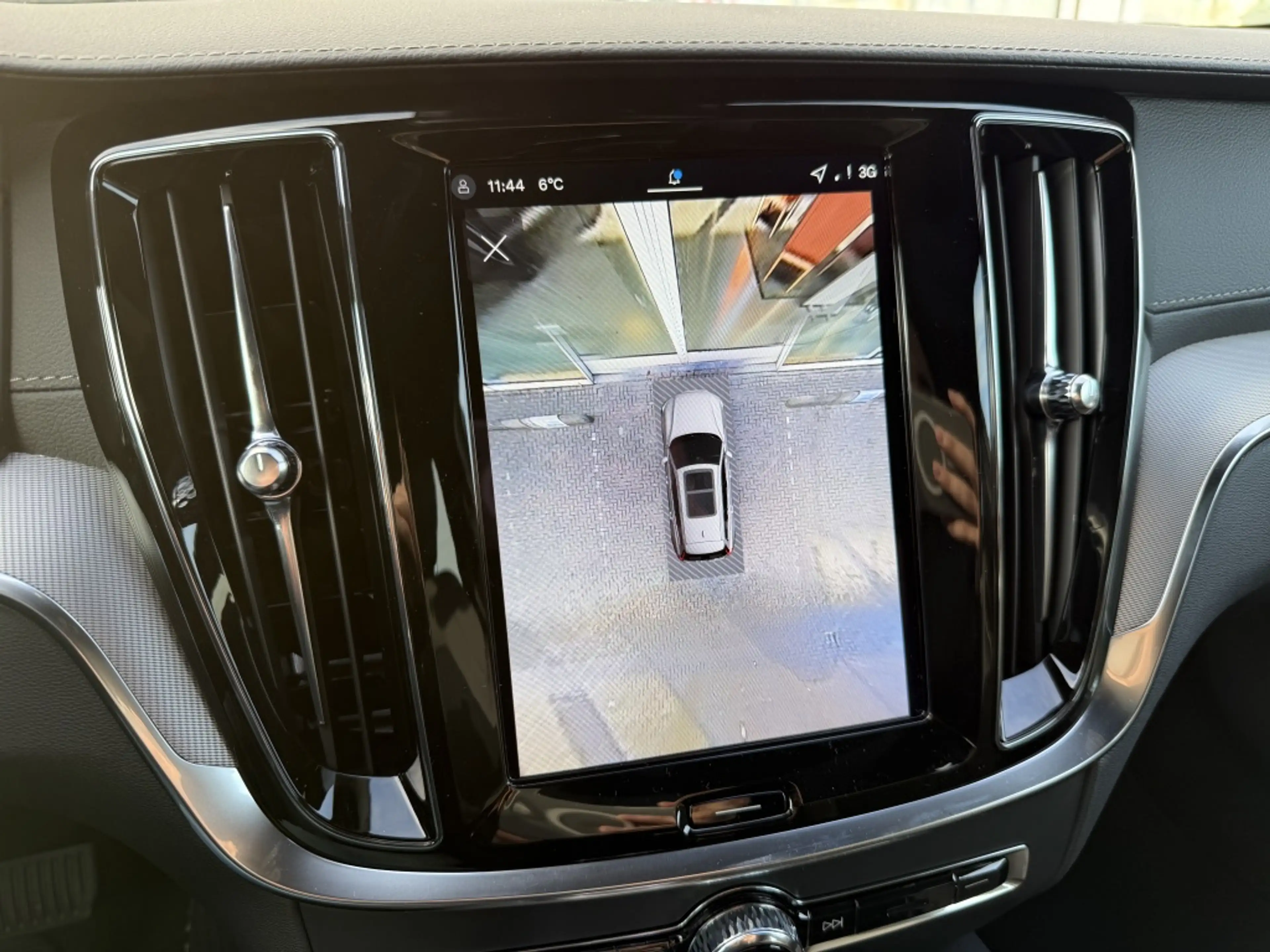 Volvo V60 T6 398PK Recharge Ultra Dark| Pano| 360Camera| Ada — photo 32