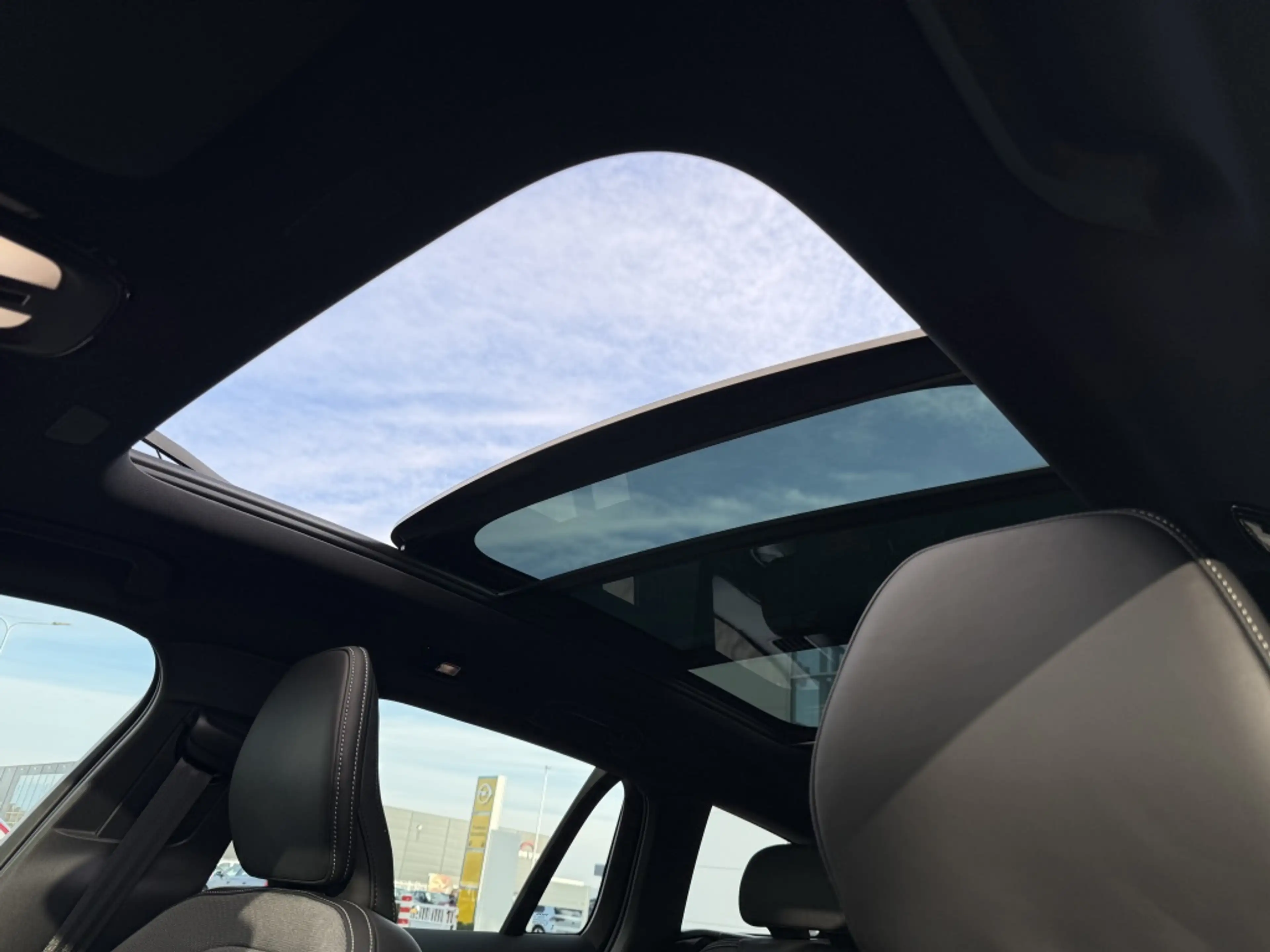 Volvo V60 T6 398PK Recharge Ultra Dark| Pano| 360Camera| Ada — photo 18