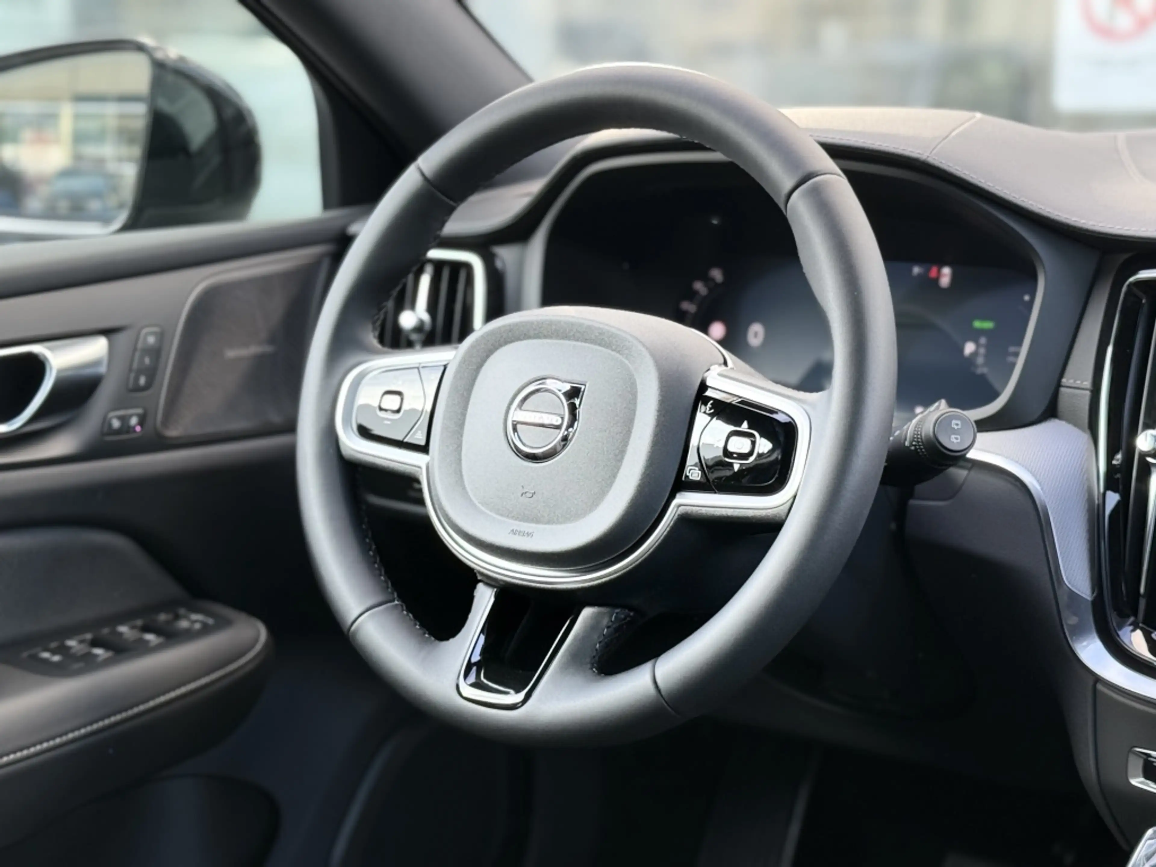Volvo V60 T6 398PK Recharge Ultra Dark| Pano| 360Camera| Ada — photo 23