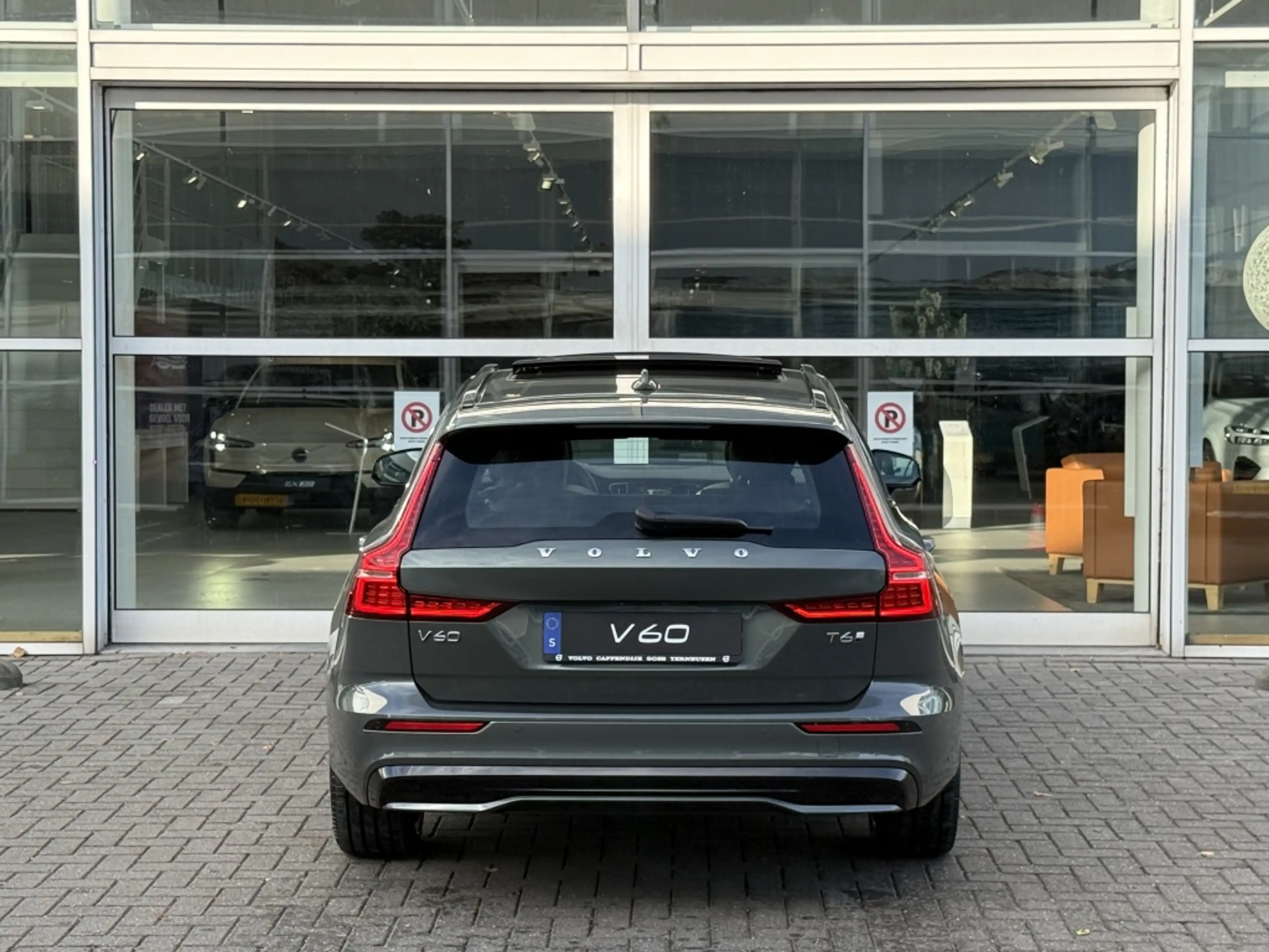 Volvo V60 T6 398PK Recharge Ultra Dark| Pano| 360Camera| Ada — photo 6