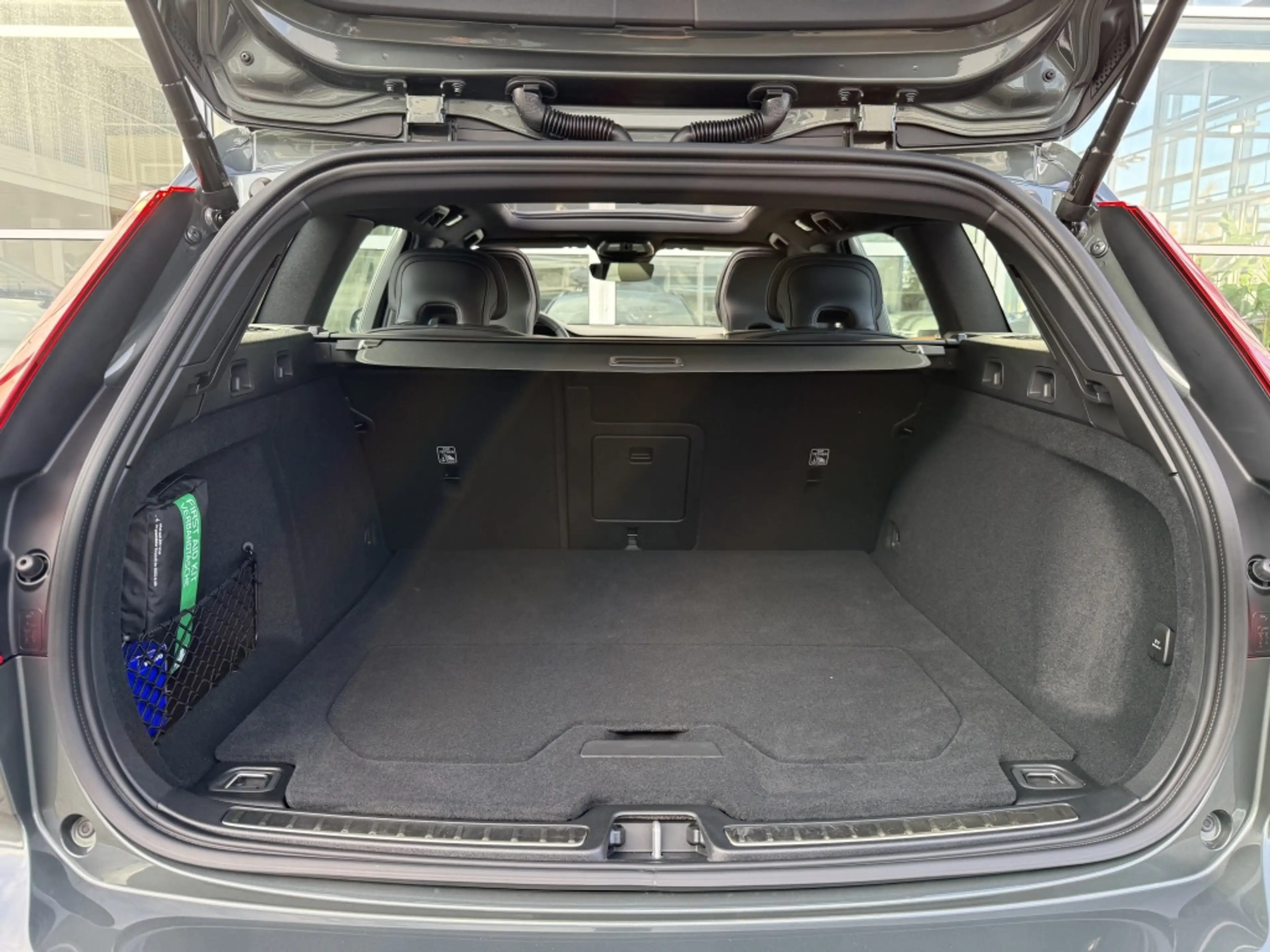 Volvo V60 T6 398PK Recharge Ultra Dark| Pano| 360Camera| Ada — photo 33