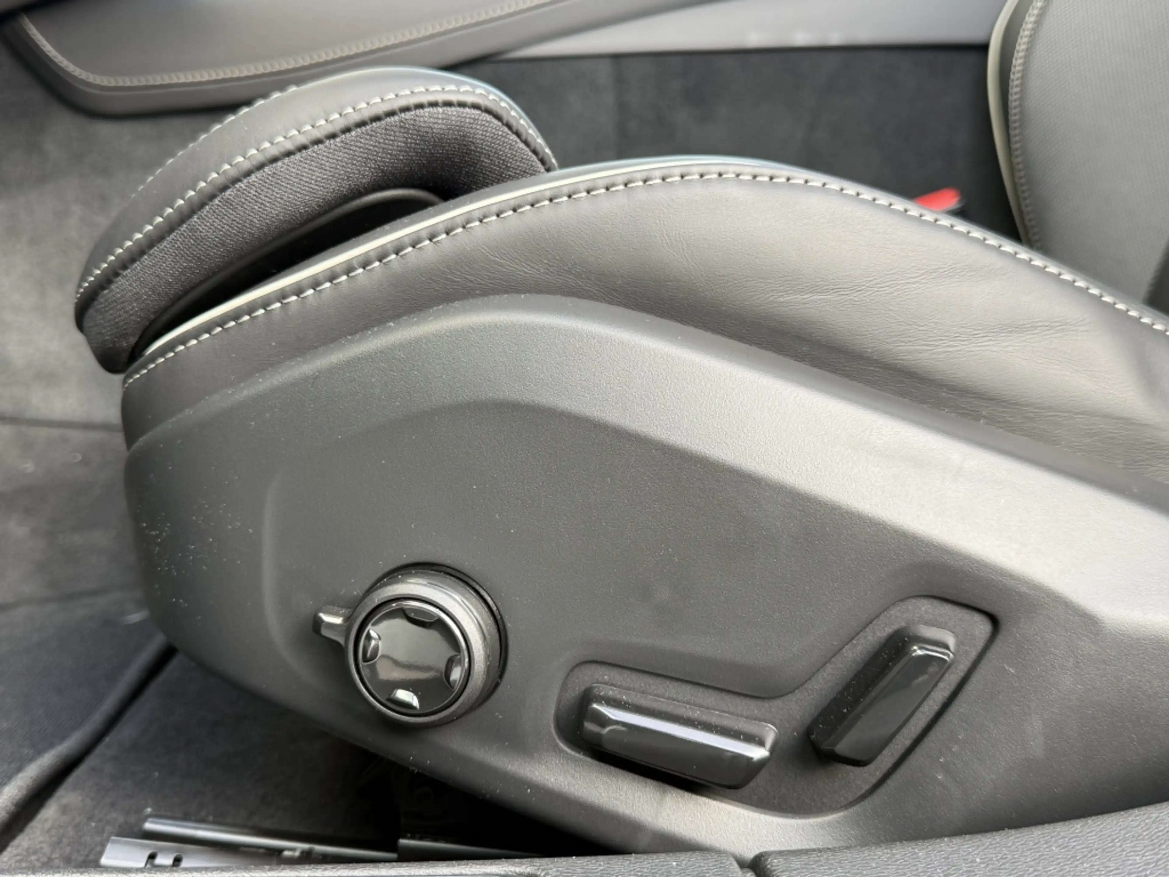 Volvo V60 T6 398PK Recharge Ultra Dark| Pano| 360Camera| Ada — photo 13