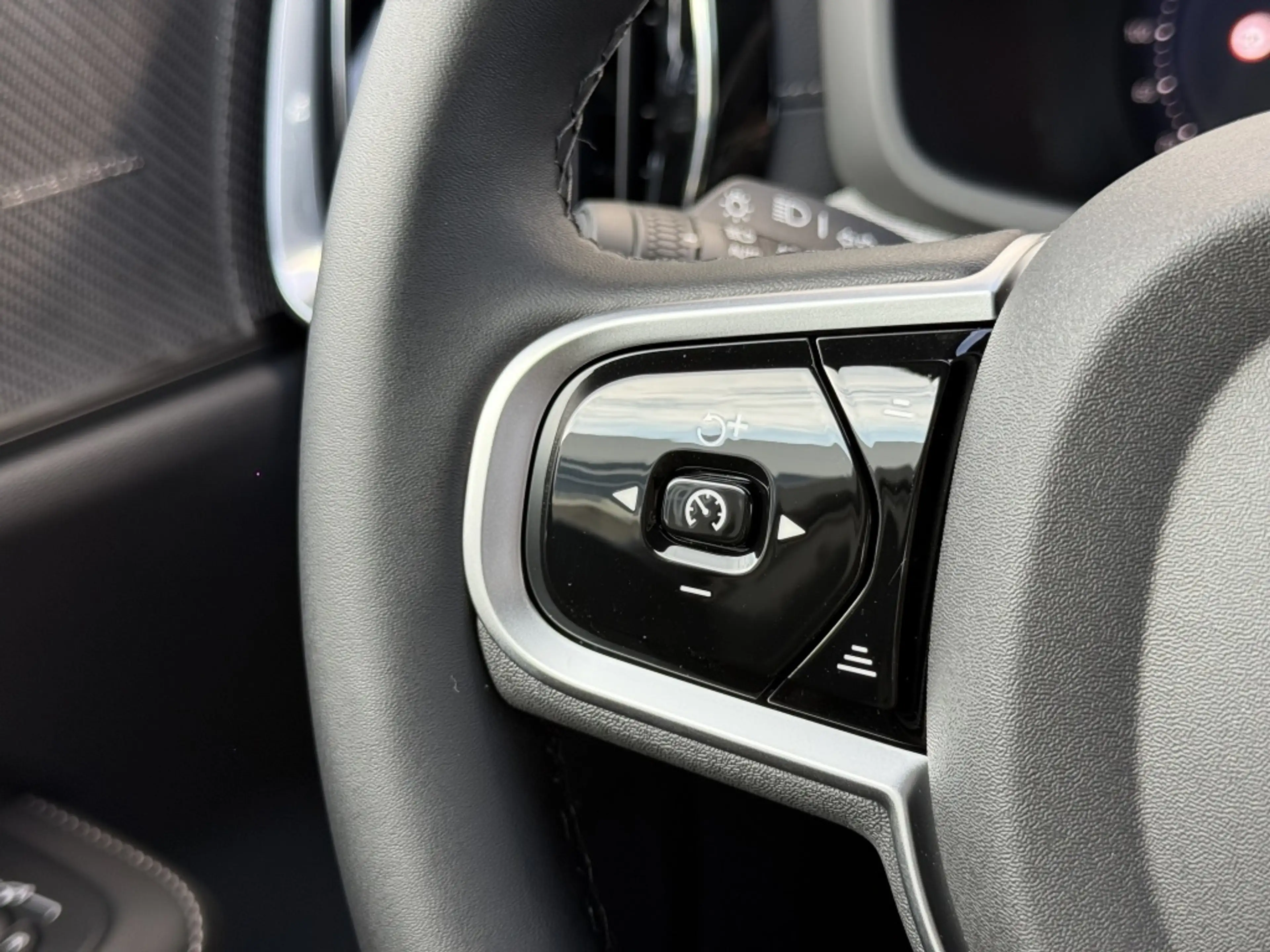 Volvo V60 T6 398PK Recharge Ultra Dark| Pano| 360Camera| Ada — photo 24