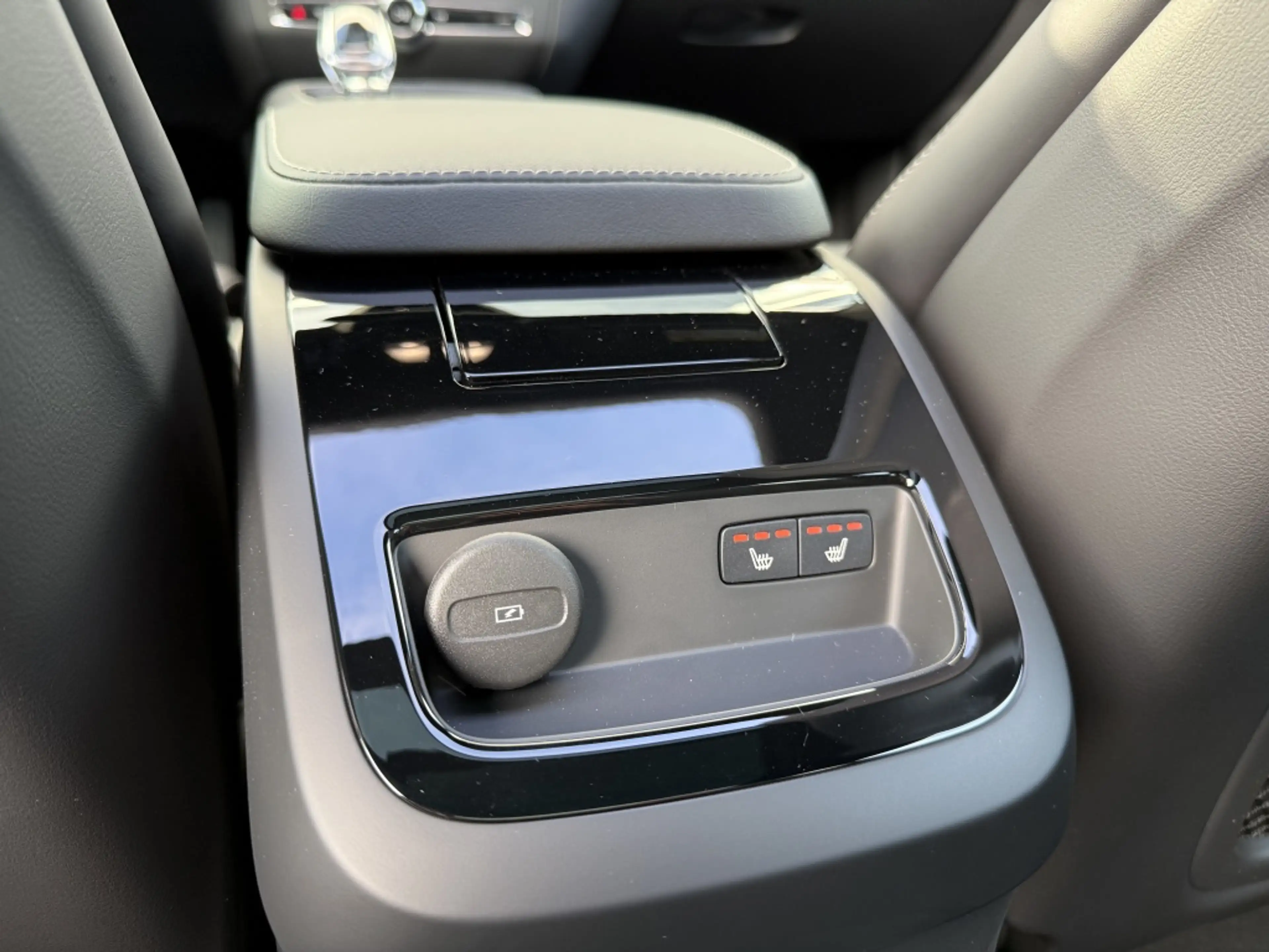 Volvo V60 T6 398PK Recharge Ultra Dark| Pano| 360Camera| Ada — photo 17