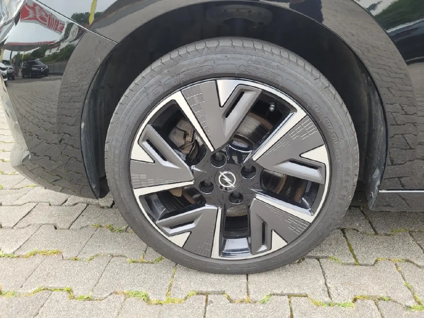 Opel Corsa-e e GS Line Schwarz - 2