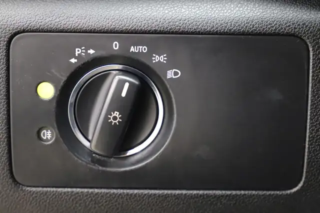 Mercedes-Benz R-Class view 29