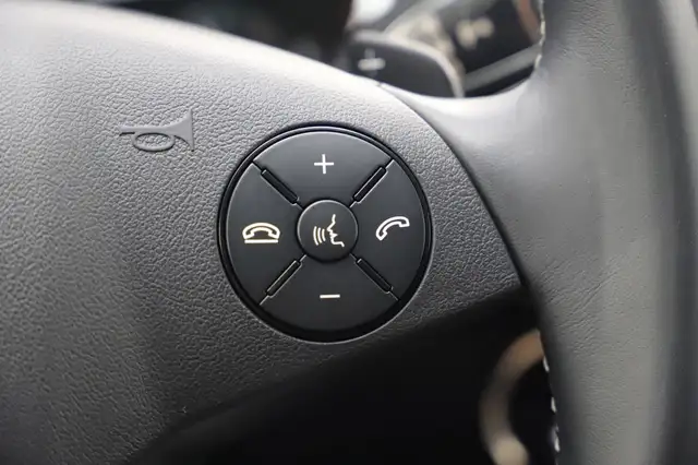 Mercedes-Benz R-Class view 26