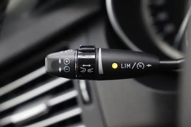 Mercedes-Benz R-Class view 22