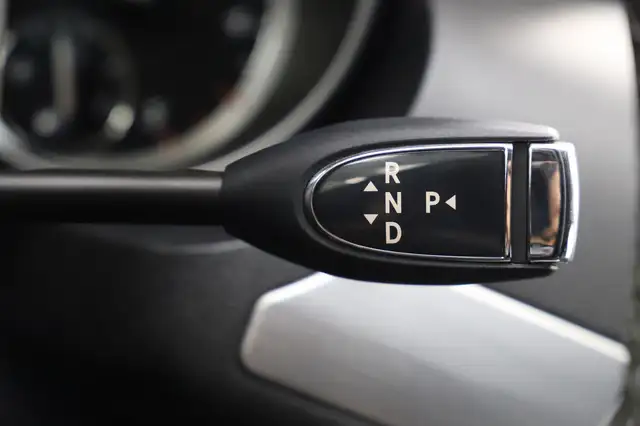 Mercedes-Benz R-Class view 23