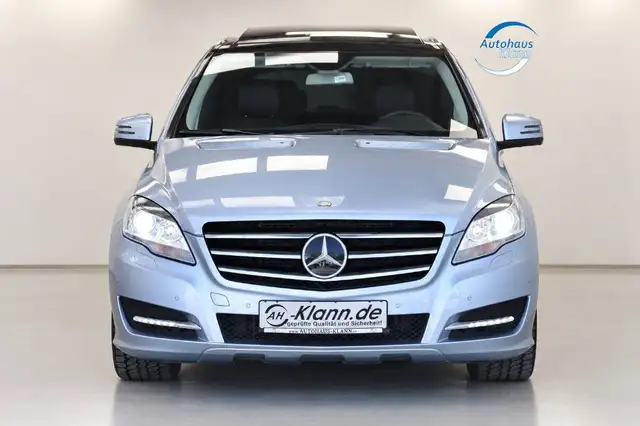 Mercedes-Benz R-Class view 2