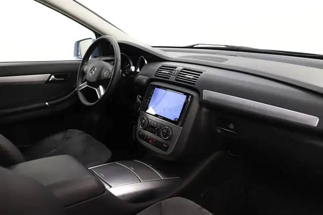 Mercedes-Benz R-Class view 16
