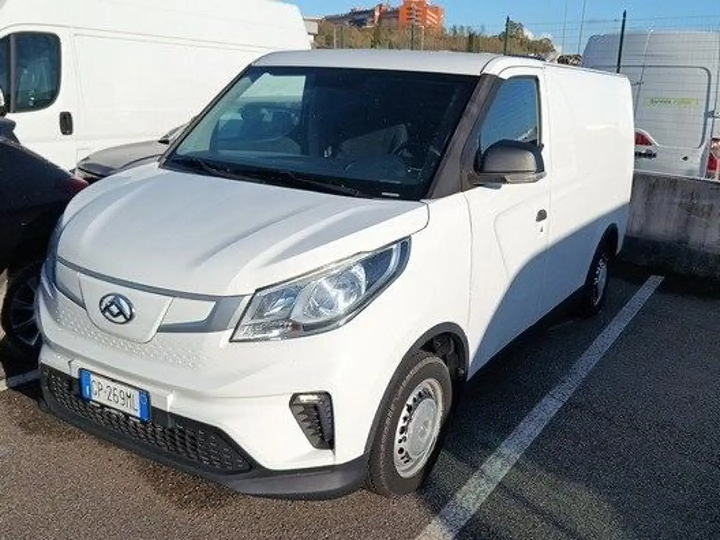 Maxus eDeliver 3 50 KWh 122cv passo corto - GP269ML Белый - 2