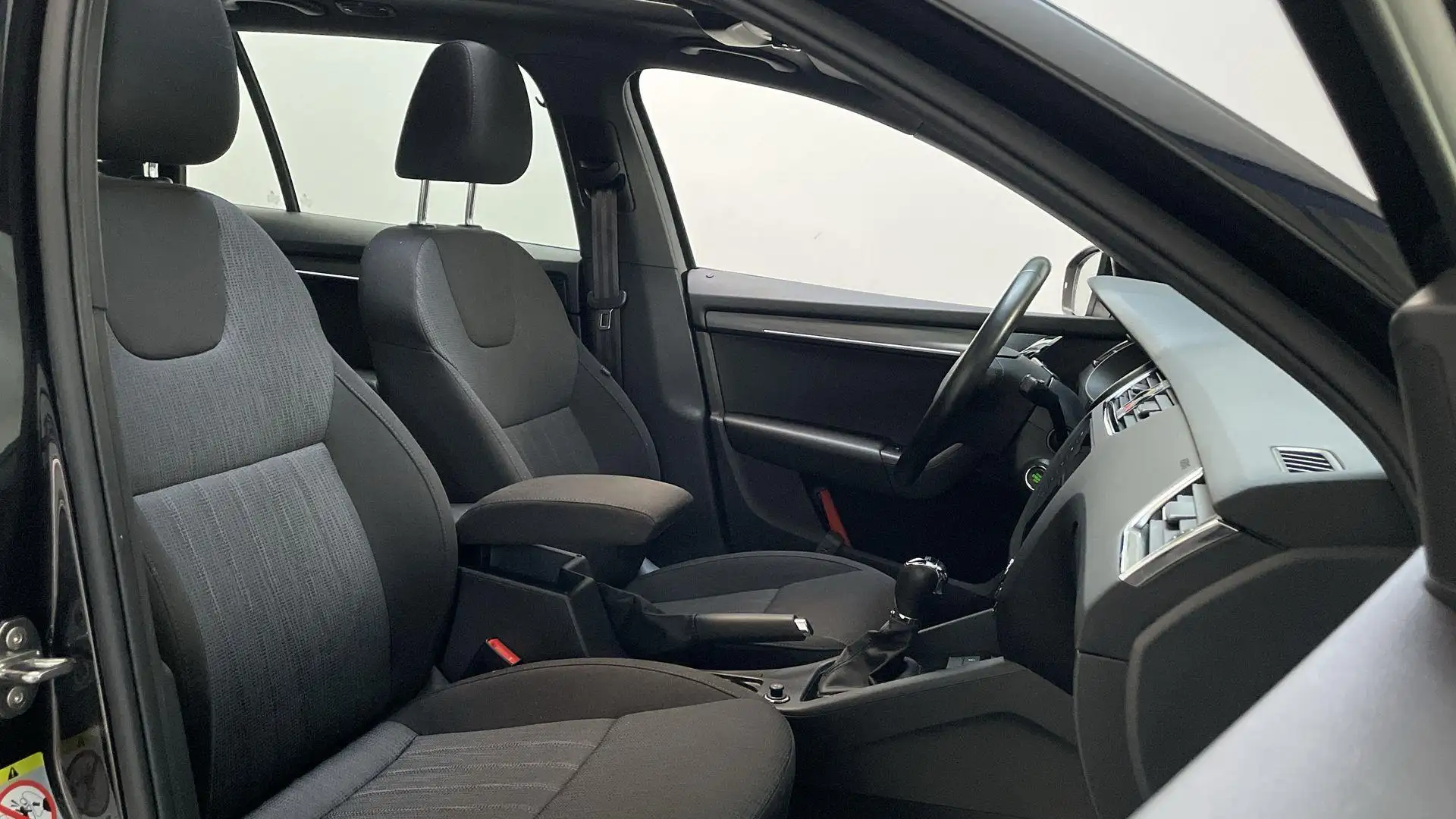 Skoda Octavia Combi 1.5 TSI 150pk DSG Greentech Business Edition Zwart - 2