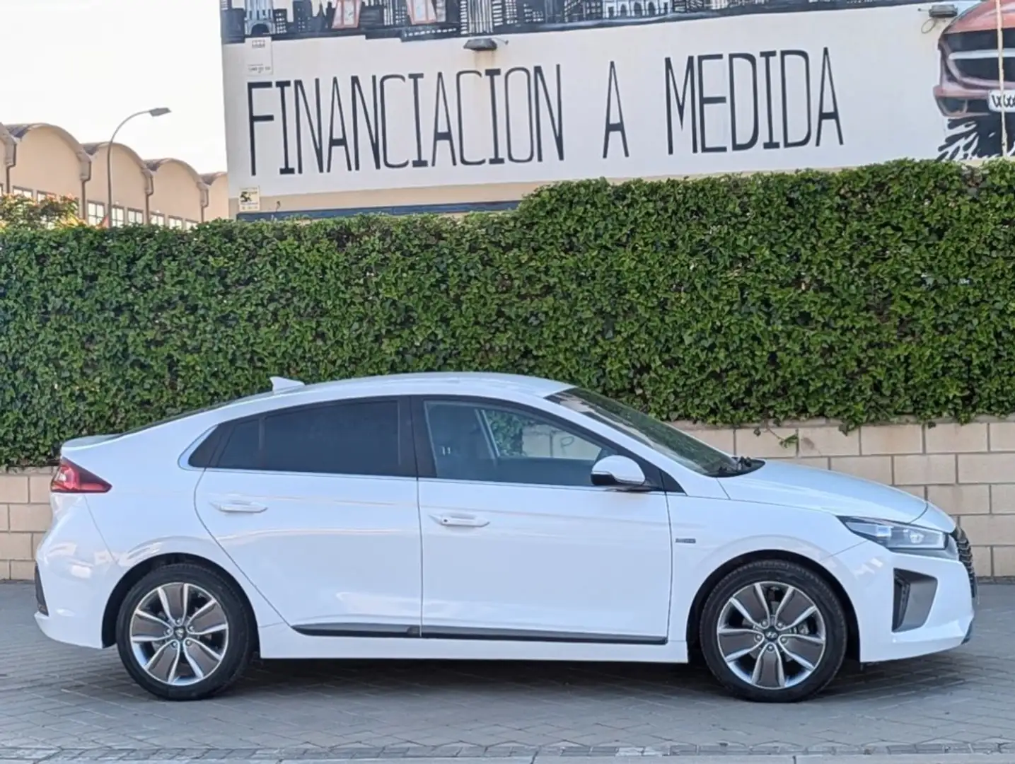 Hyundai IONIQ HEV 1.6 GDI Tecno Blanco - 2