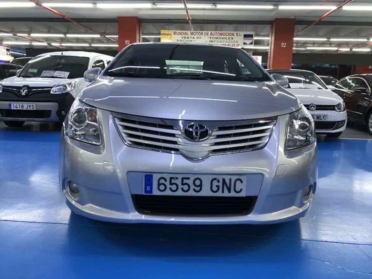 Toyota Avensis 1.6 Active Gris - 2